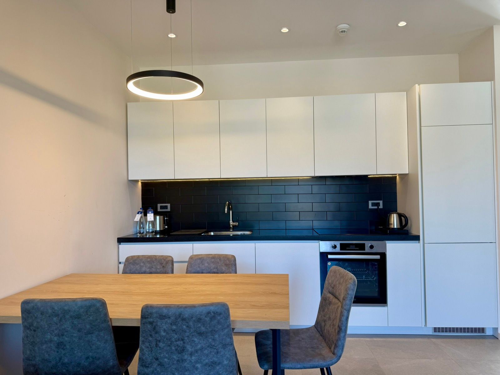 amforaproperty.com/Luksuzan trosoban stan 79.7 u prestižnom kompleksu sa bazenom-Kavač, Kotor