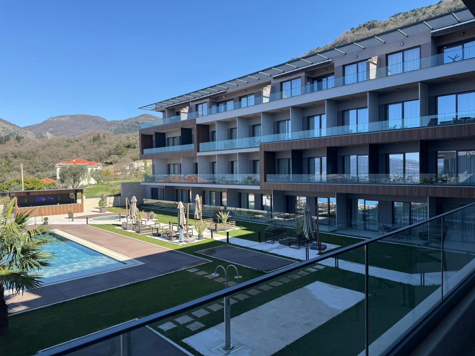 amforaproperty.com/Luksuzan trosoban stan 79.7 u prestižnom kompleksu sa bazenom-Kavač, Kotor
