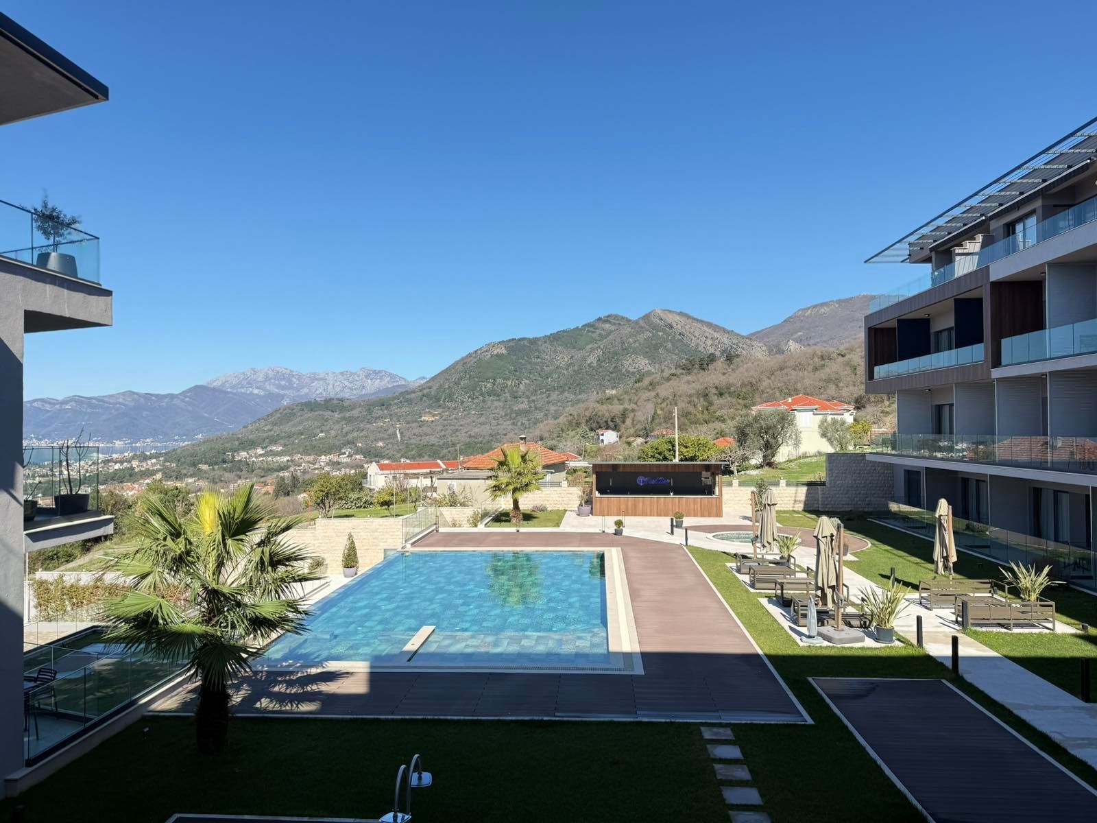 amforaproperty.com/Luksuzan trosoban stan 79.7 u prestižnom kompleksu sa bazenom-Kavač, Kotor