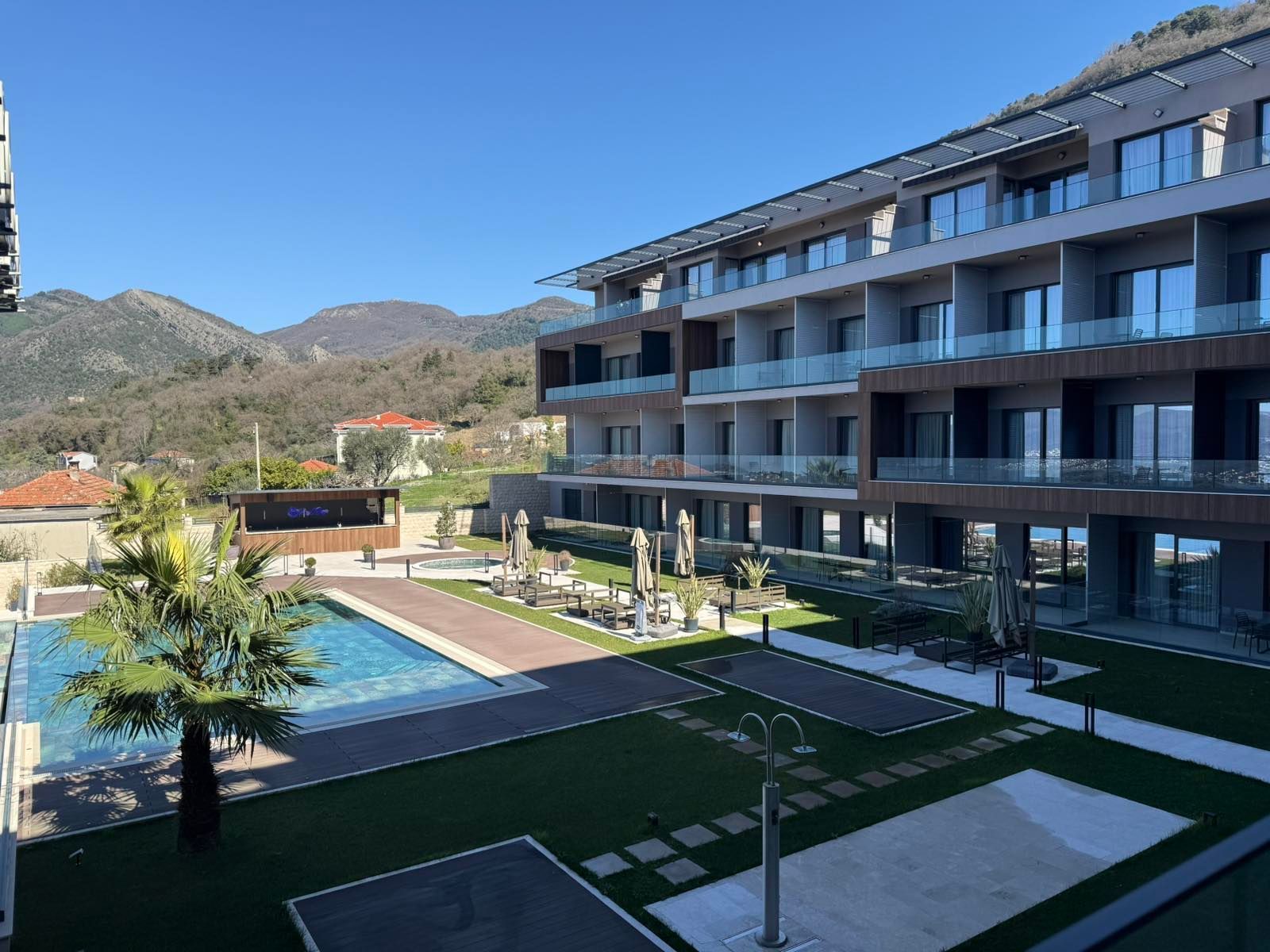 amforaproperty.com/Luksuzan trosoban stan 79.7 u prestižnom kompleksu sa bazenom-Kavač, Kotor