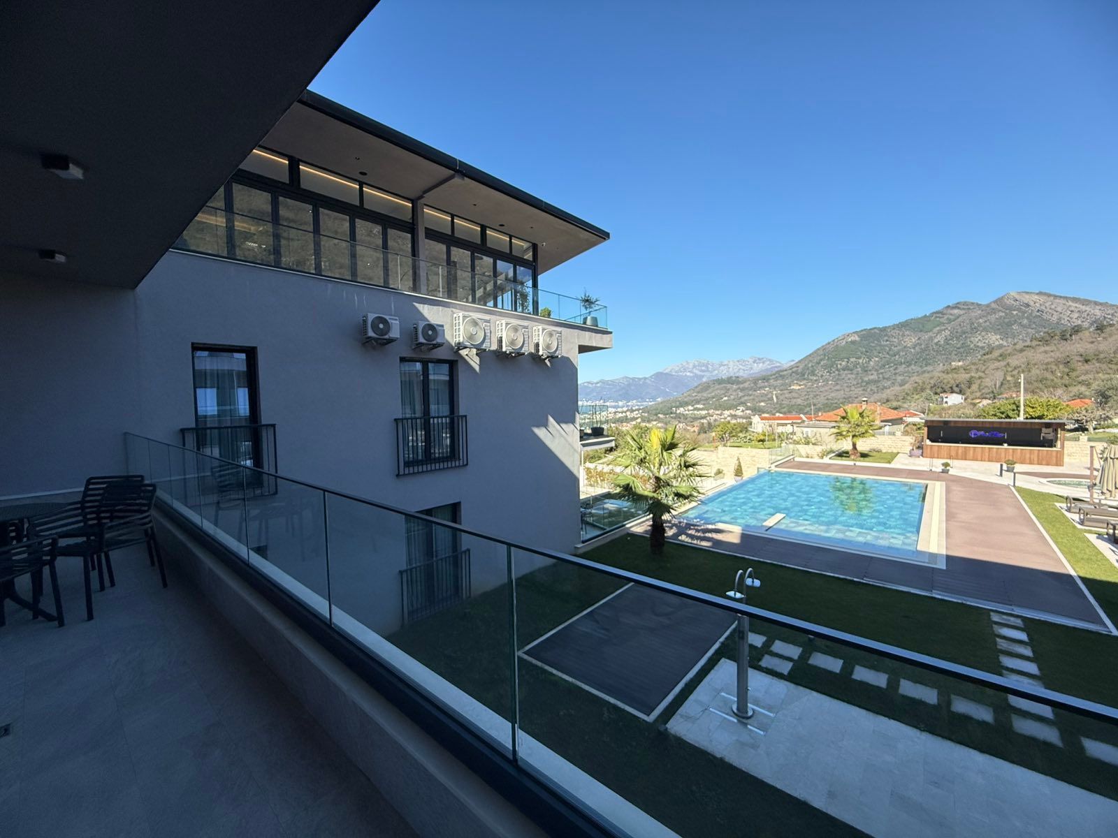 amforaproperty.com/Luksuzan trosoban stan 79.7 u prestižnom kompleksu sa bazenom-Kavač, Kotor