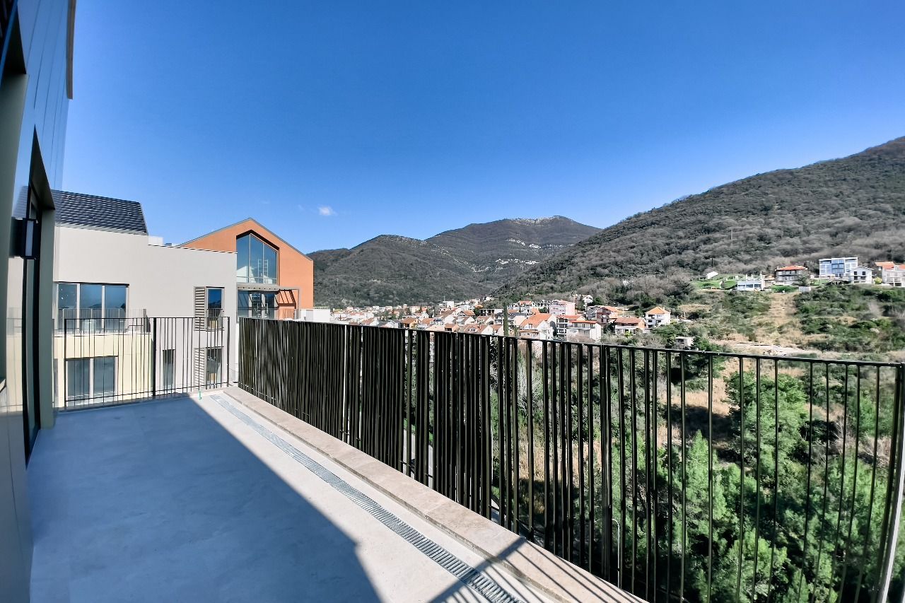 amforaproperty.com/Luksuzan dvosoban stan 102m2 u prestižnom kompleksu Boka Place, Tivat