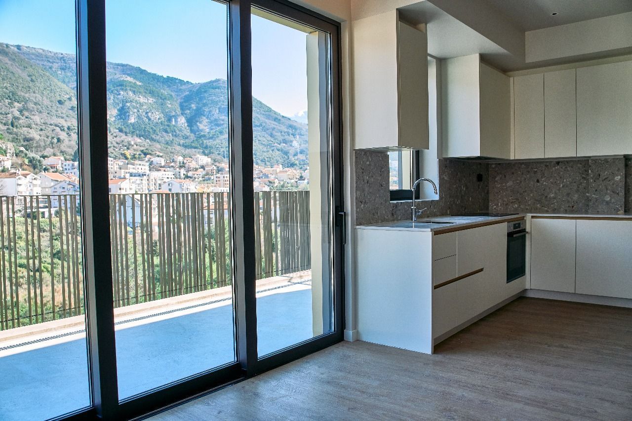 amforaproperty.com/Luksuzan dvosoban stan 102m2 u prestižnom kompleksu Boka Place, Tivat