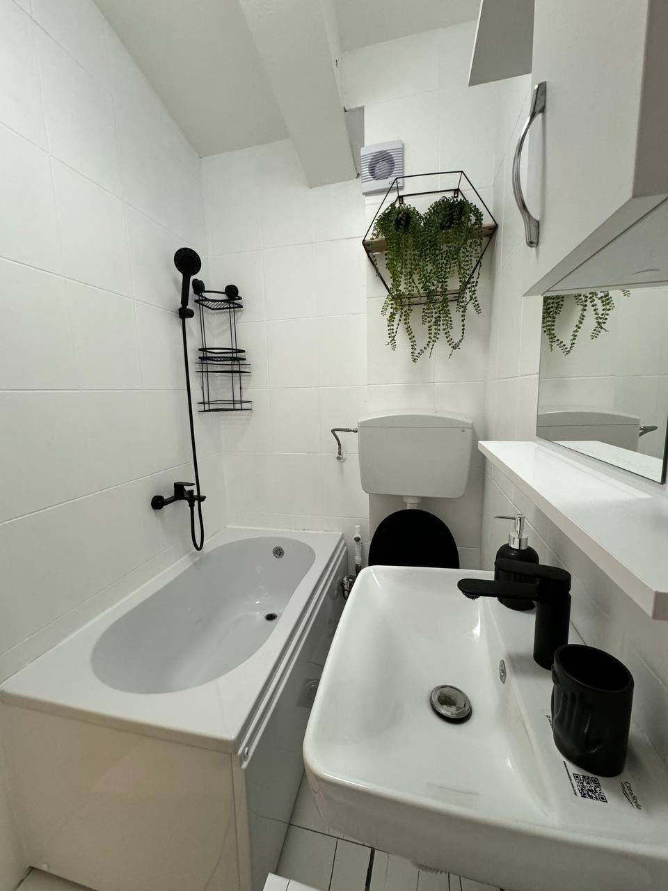 amforaproperty.com/Moderno opremljen jednosoban stan 34m2 + 20m2 terase,Budva-Lazi