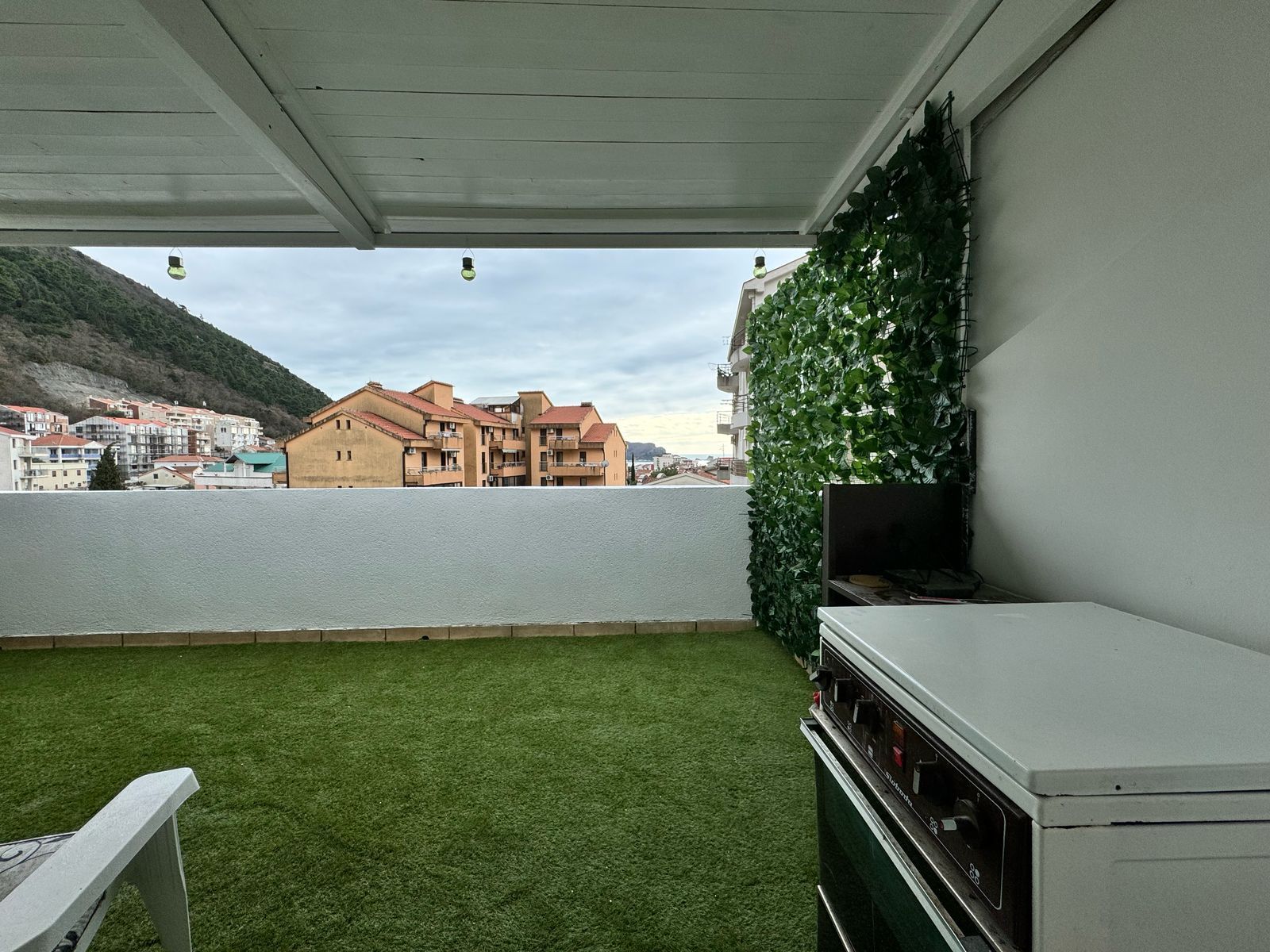 amforaproperty.com/Moderno opremljen jednosoban stan 34m2 + 20m2 terase,Budva-Lazi