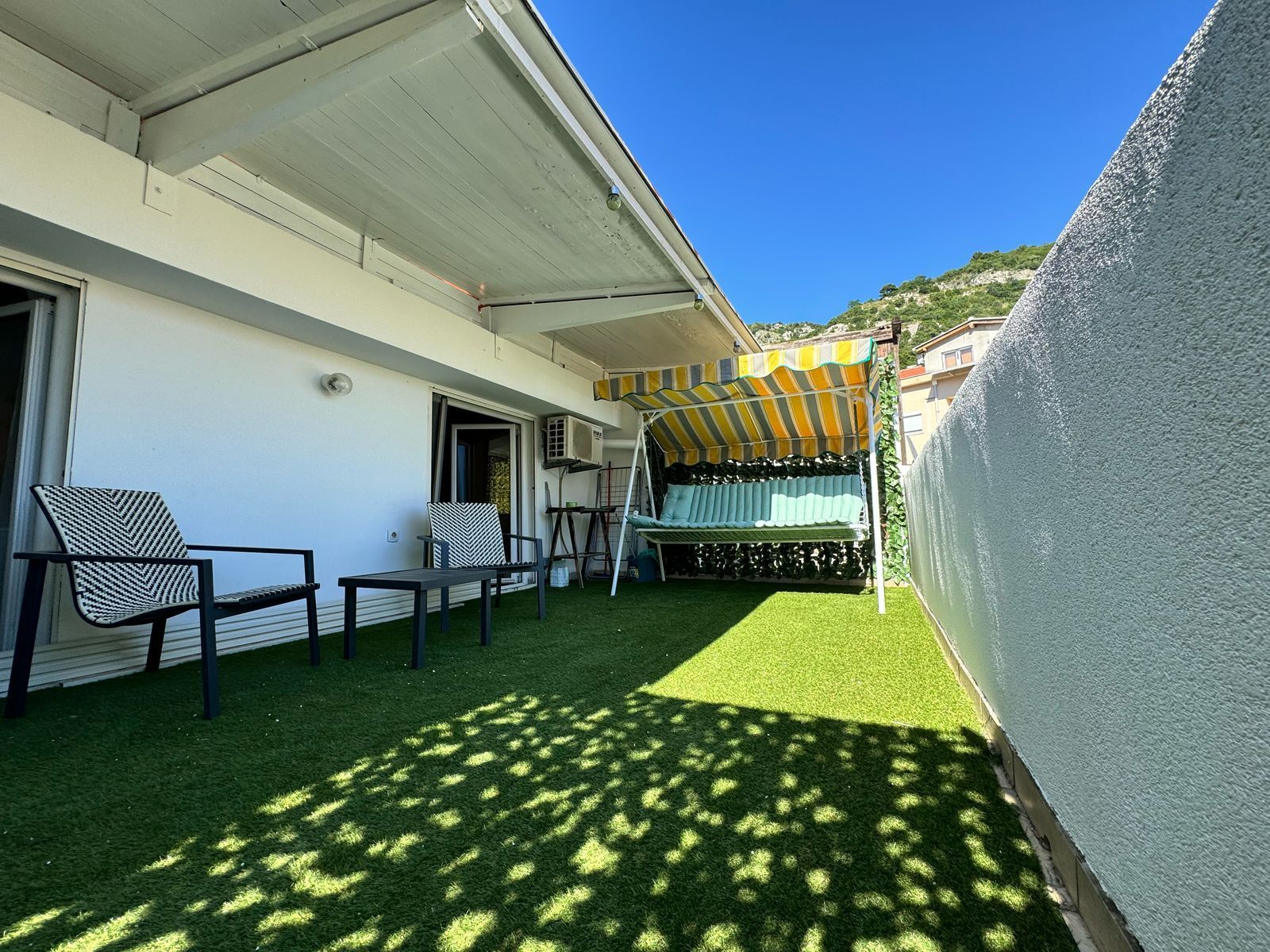 amforaproperty.com/Moderno opremljen jednosoban stan 34m2 + 20m2 terase,Budva-Lazi