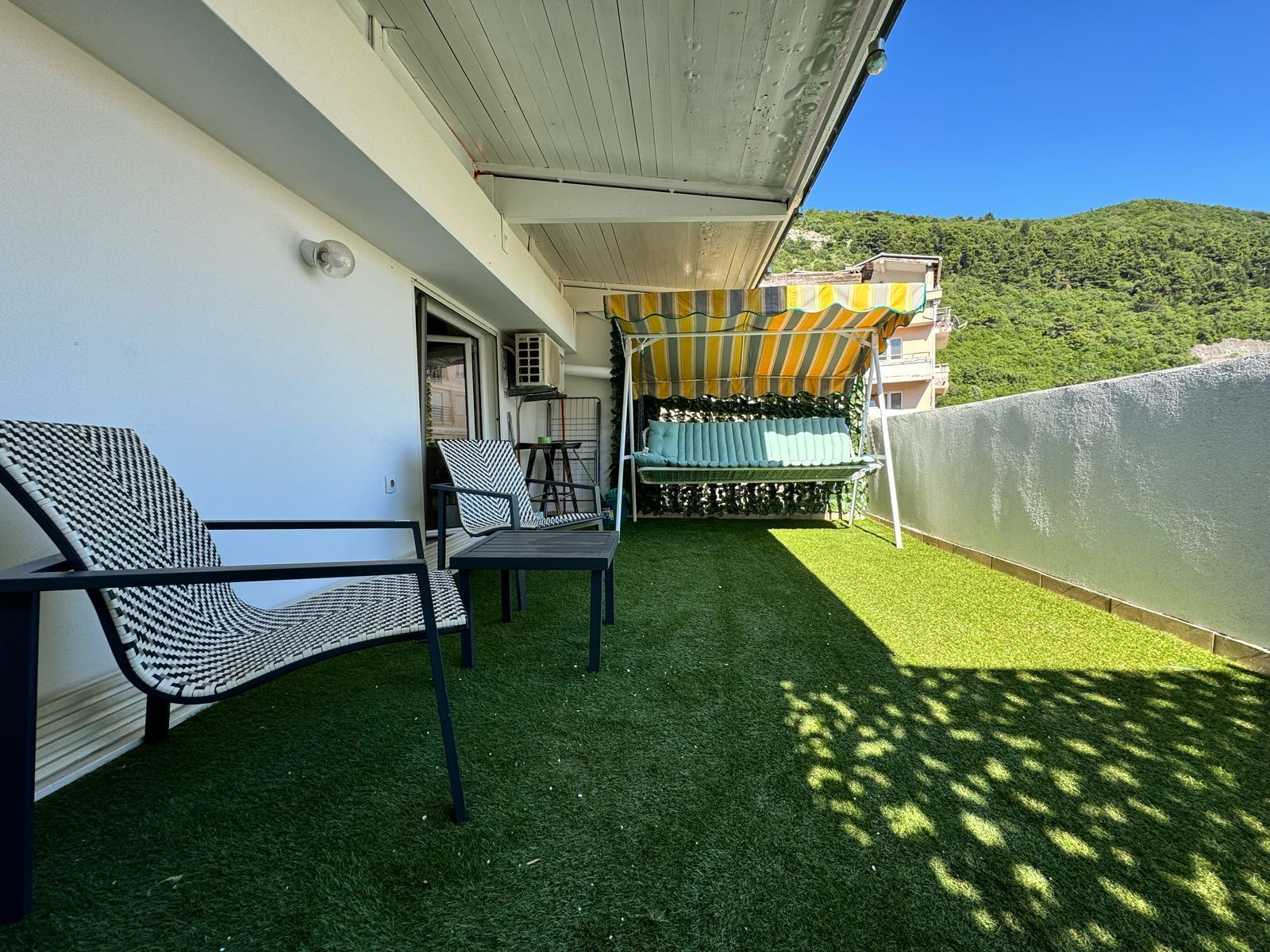 amforaproperty.com/Moderno opremljen jednosoban stan 34m2 + 20m2 terase,Budva-Lazi
