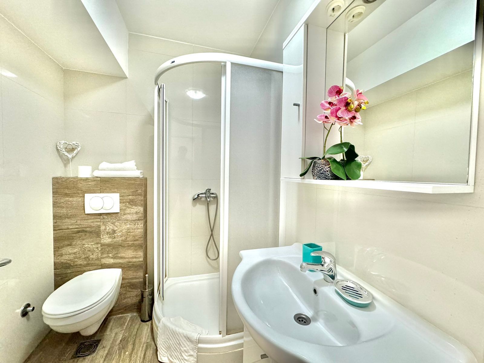 amforaproperty.com/Dvosoban dupleks stan 120m2 sa pogledom na more na atraktivnoj lokaciji u Budvi (NA DUZI PERIOD)