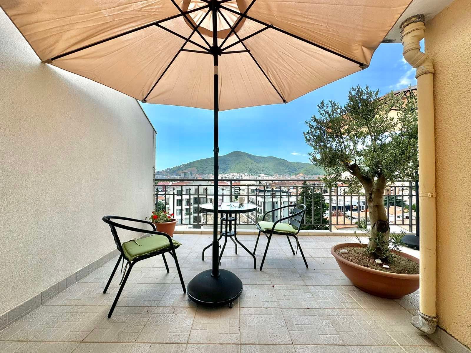 amforaproperty.com/Dvosoban dupleks stan 120m2 sa pogledom na more na atraktivnoj lokaciji u Budvi (NA DUZI PERIOD)