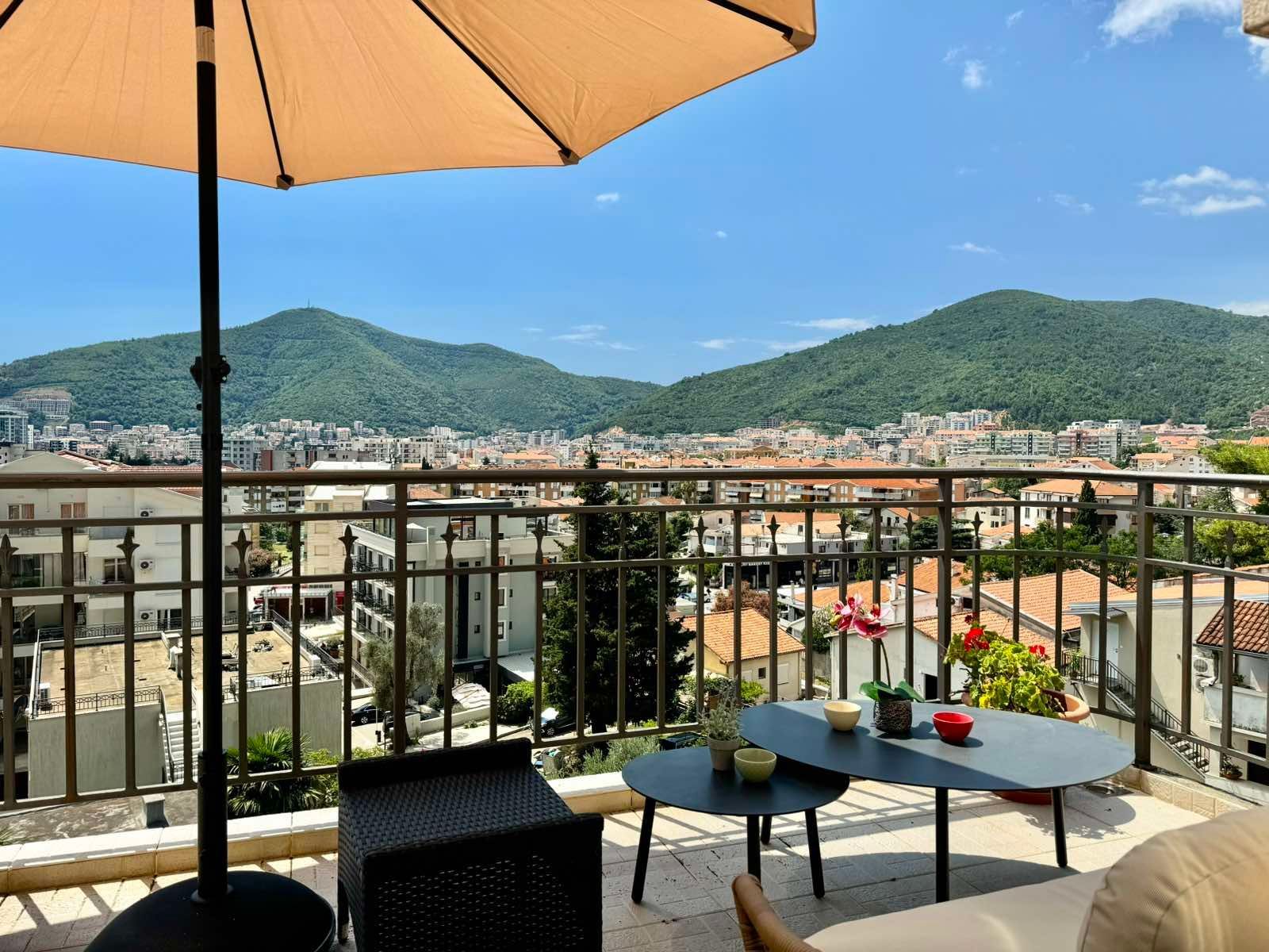 amforaproperty.com/Dvosoban dupleks stan 120m2 sa pogledom na more na atraktivnoj lokaciji u Budvi (NA DUZI PERIOD)
