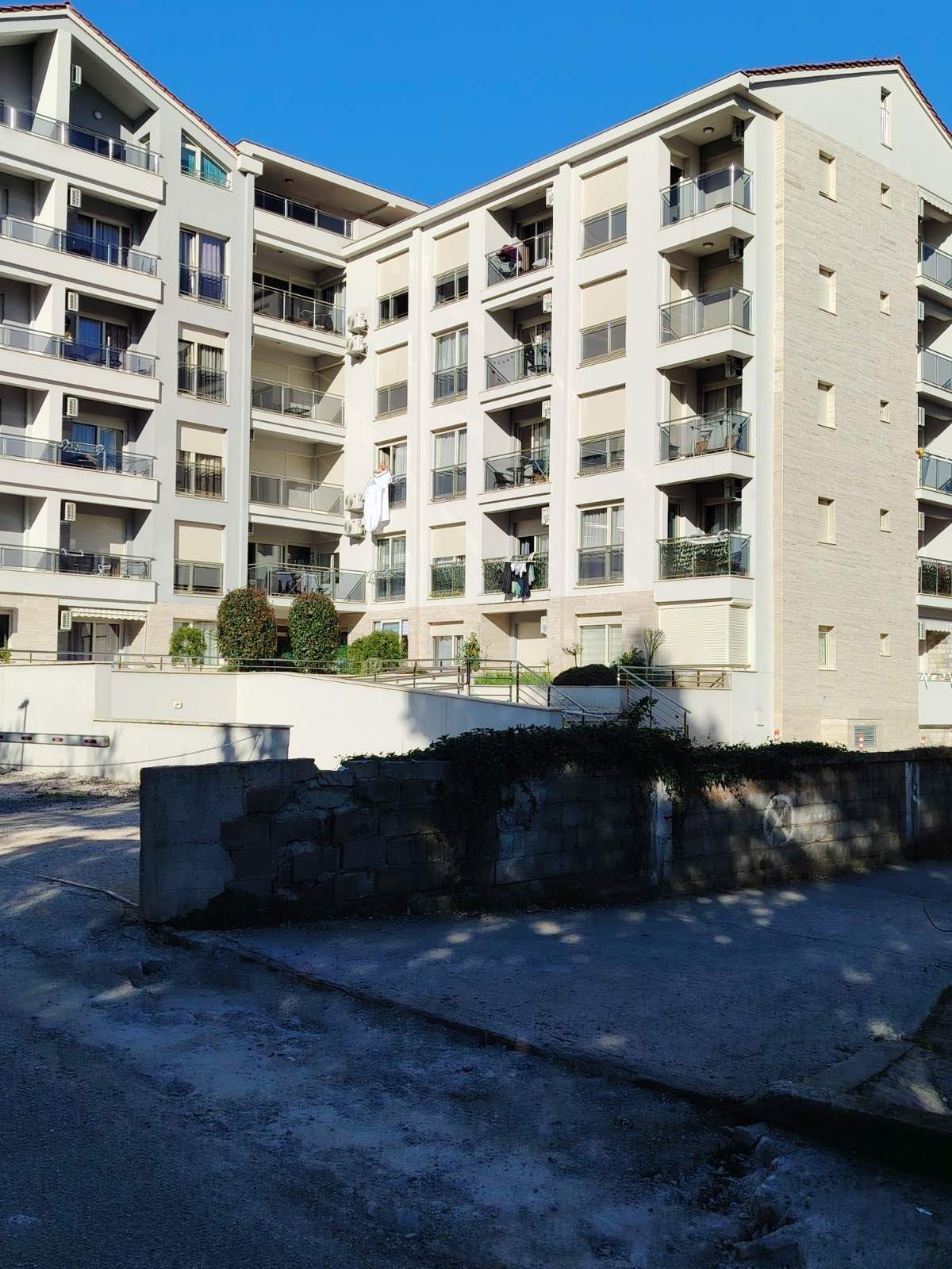 amforaproperty.com/Jednosoban moderno opremljen stan 42m2 u Budvi (NA DUZI PERIOD)