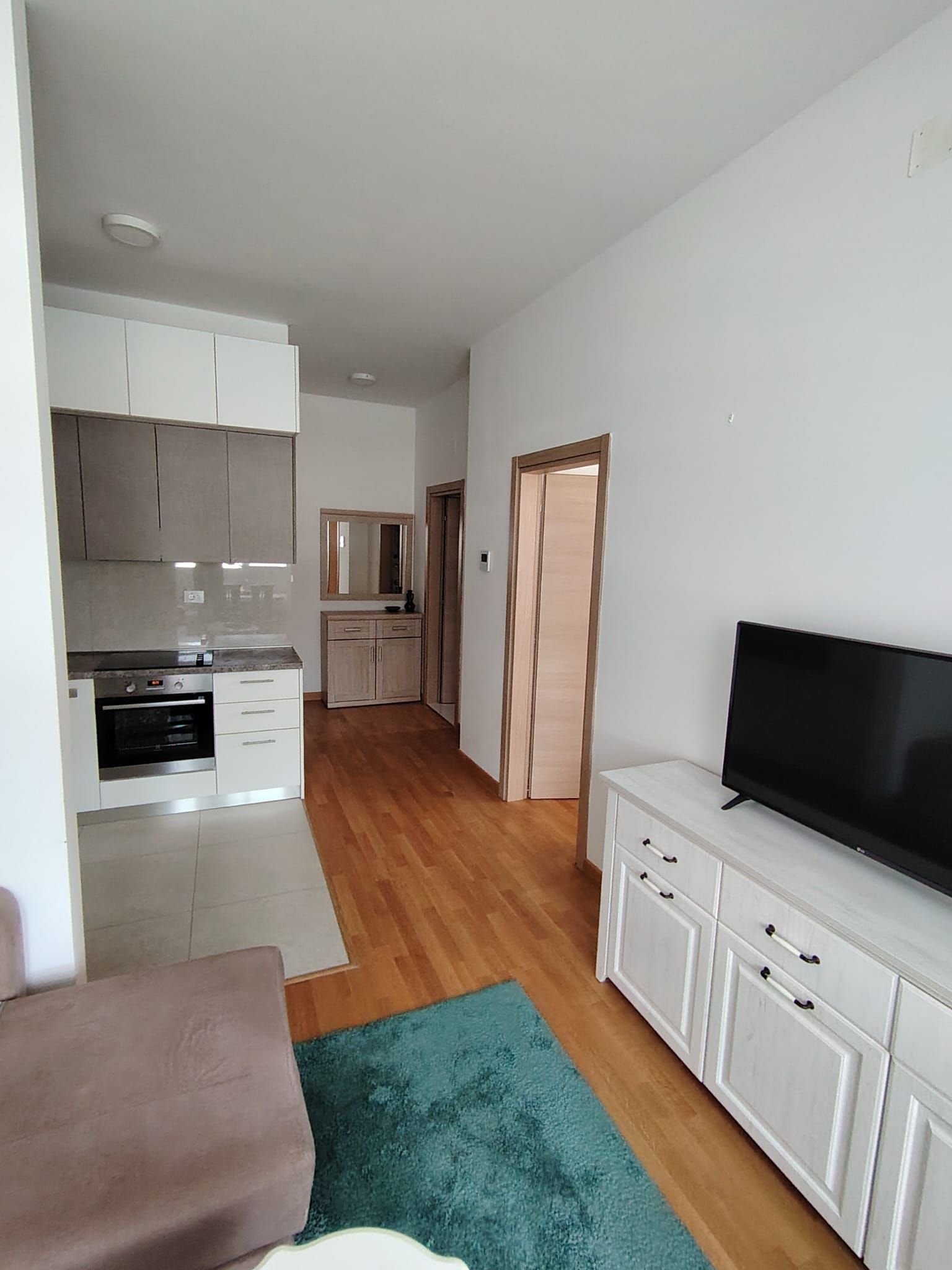 Jednosoban moderno opremljen stan 42m2 u Budvi (NA DUZI PERIOD) - Amfora Real Estate