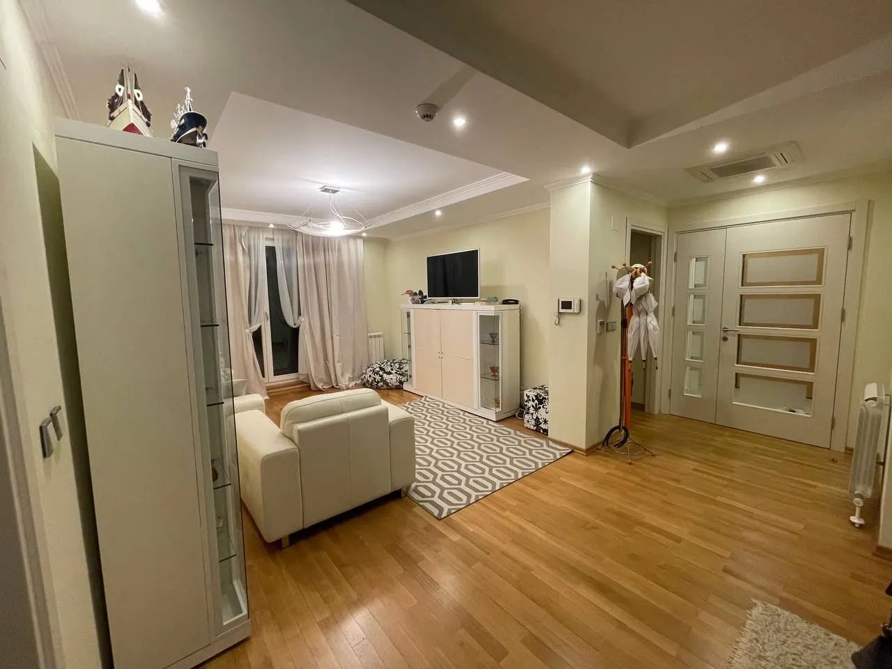 amforaproperty.com/Prostran dupleks 379m² sa garažom, đakuzijem i pogledom na more – Savina, Herceg Novi