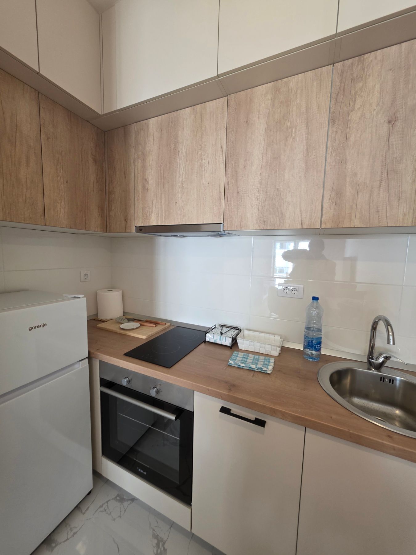 amforaproperty.com/Nov moderno opremljen jednosoban stan sa garaznim mestom ,Lazi - Budva.(NA DUZI PERIOD)