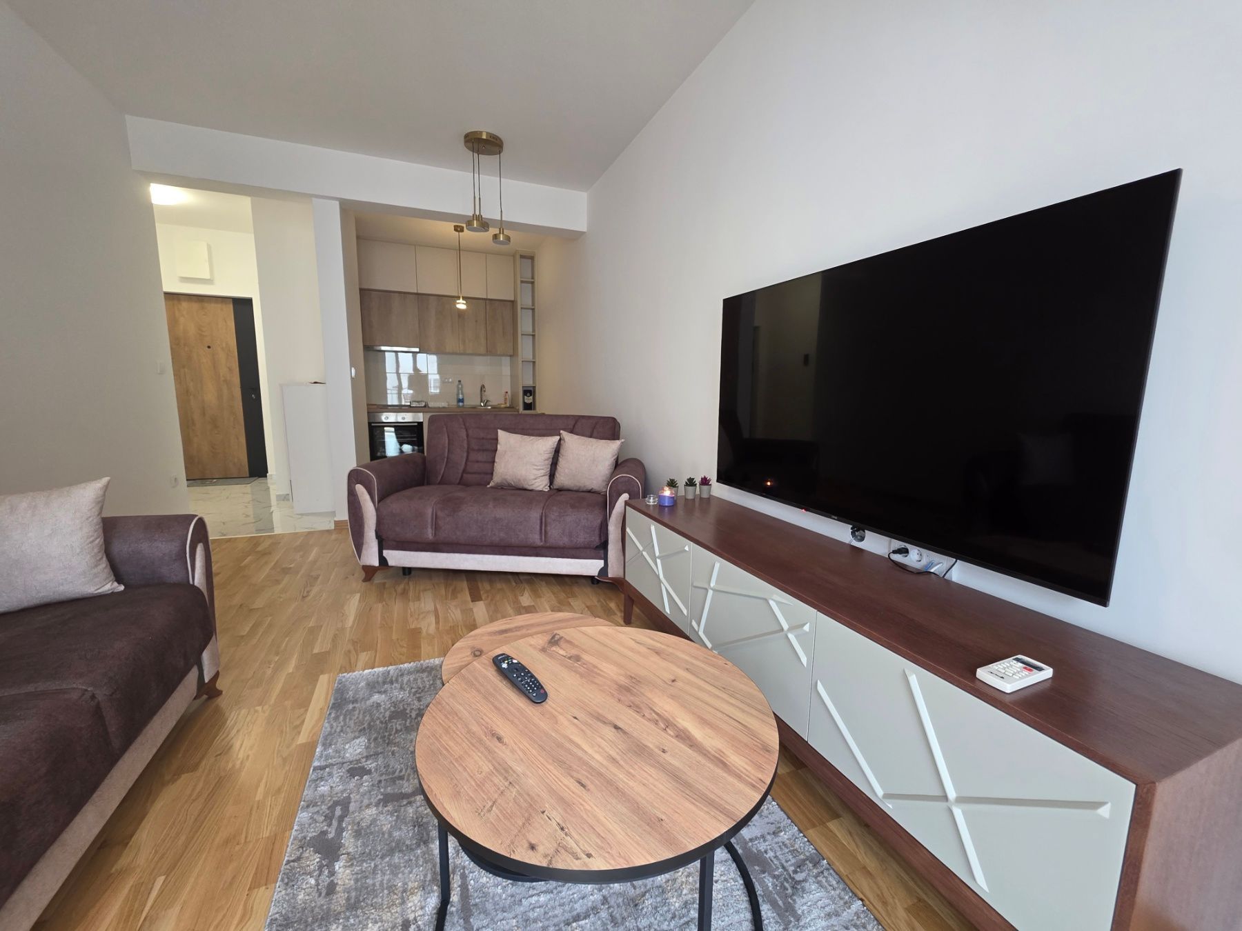 amforaproperty.com/Nov moderno opremljen jednosoban stan sa garaznim mestom ,Lazi - Budva.(NA DUZI PERIOD)