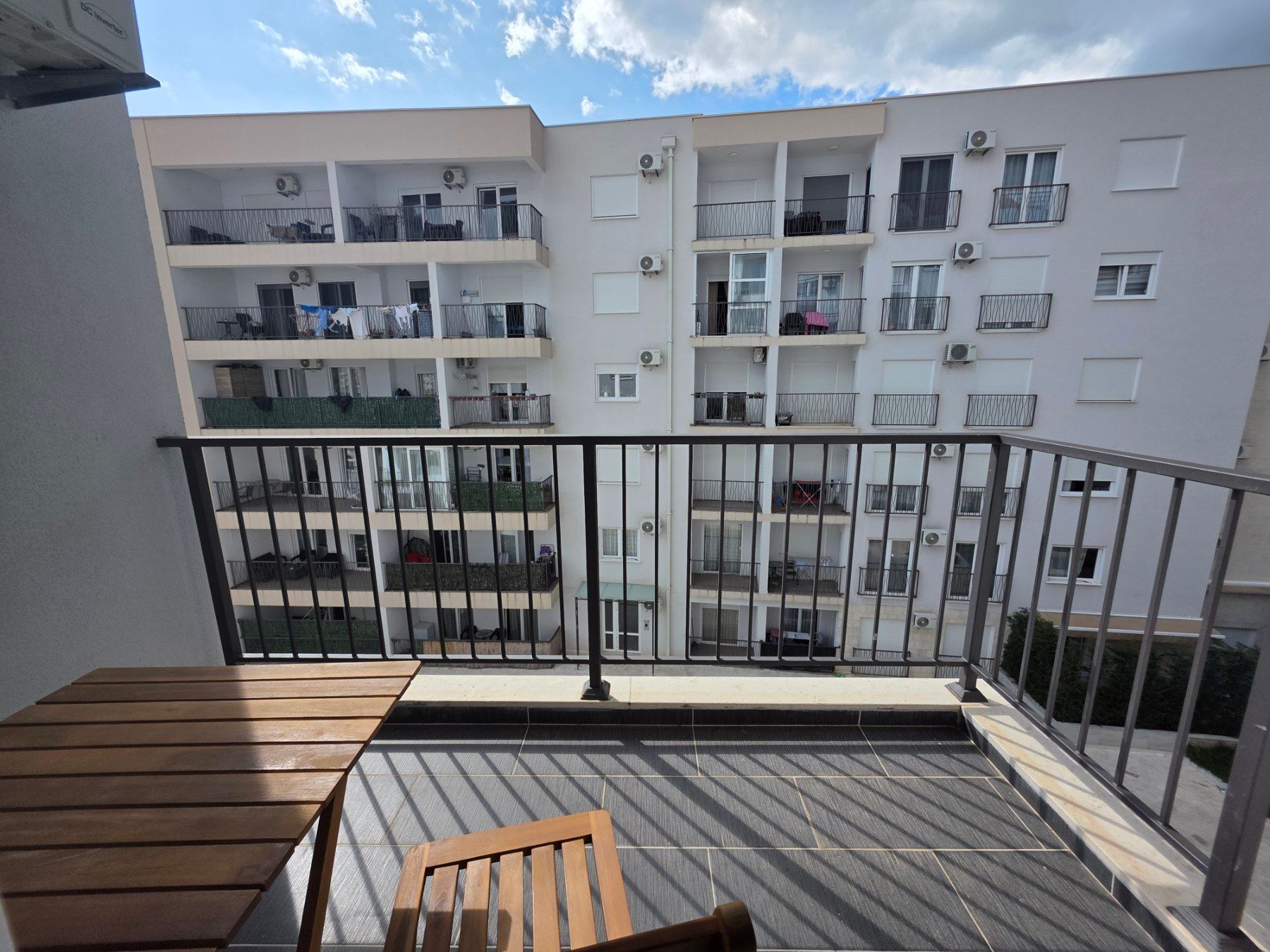 amforaproperty.com/Nov moderno opremljen jednosoban stan sa garaznim mestom ,Lazi - Budva.(NA DUZI PERIOD)