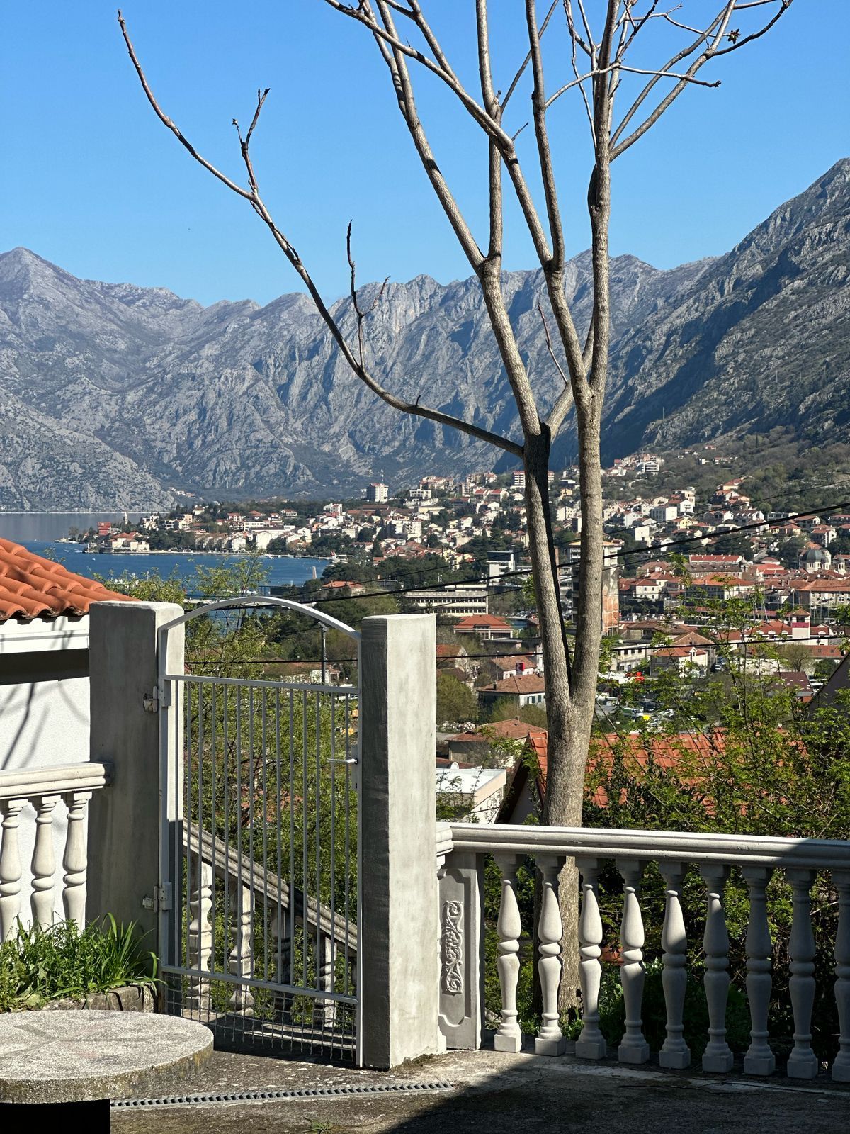 amforaproperty.com/Jednosoban namesten stan sa pogledom na more i parking mestom,Skaljari-Kotor (na duzi period)