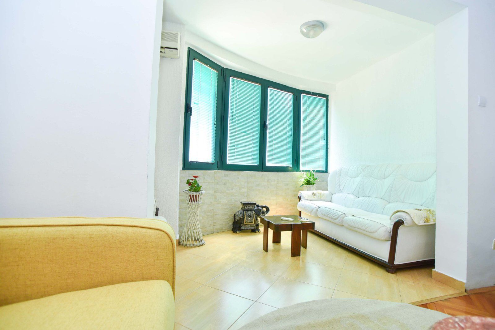 amforaproperty.com/Trosoban stan sa pogledom na more. Dubovica Lux, Budva (na duzi period)