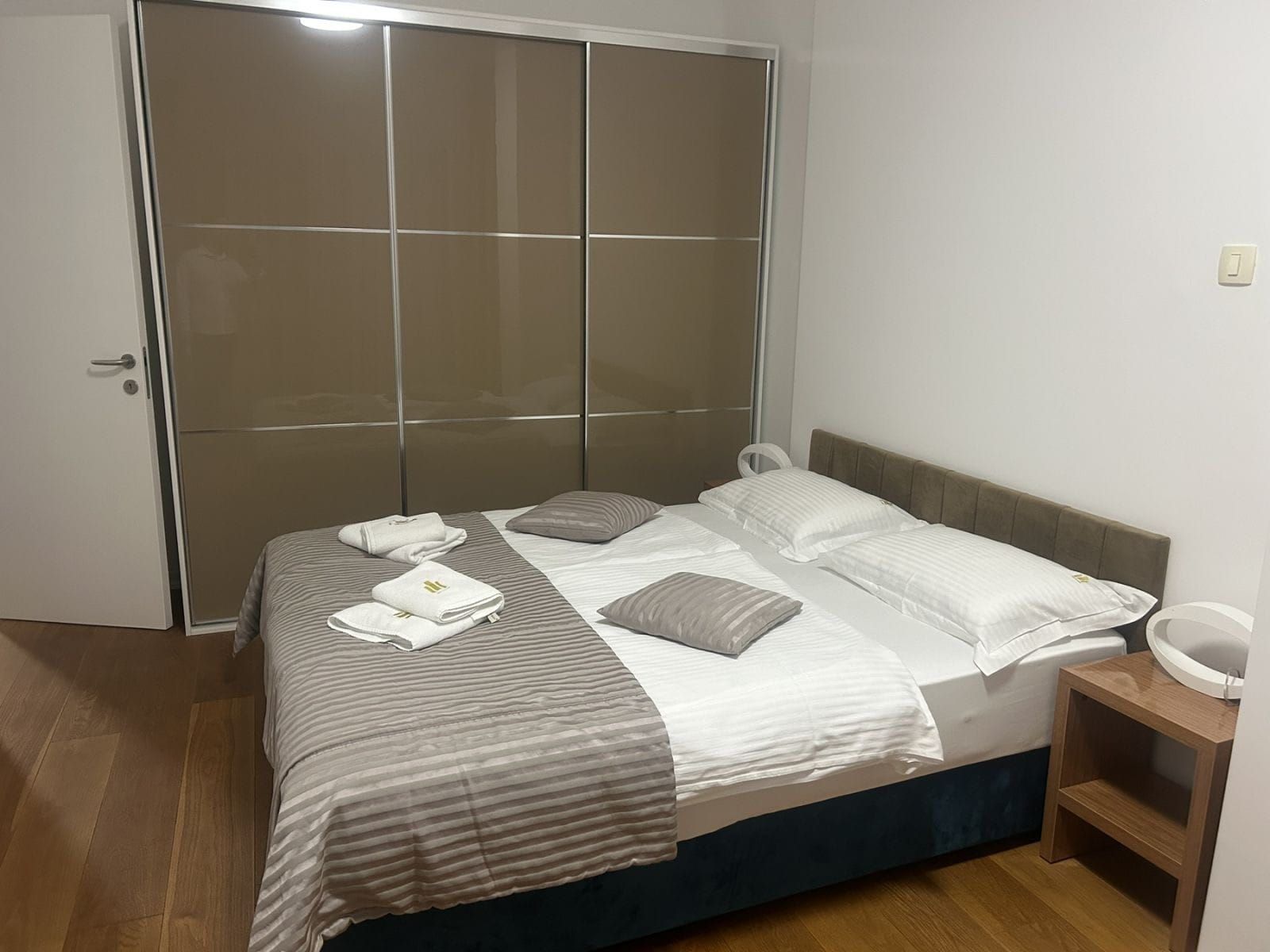 amforaproperty.com/Dvosoban namesten stan 77m2 sa pogledom na more,Tre Canne,Budva