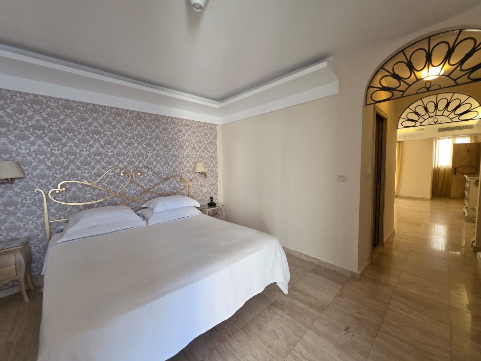 Luksuzni hotel sa spa centrom, restoranom i brojnim sadržajem na prodaju-Sveti Stefan, Crna Gora - Amfora Real Estate