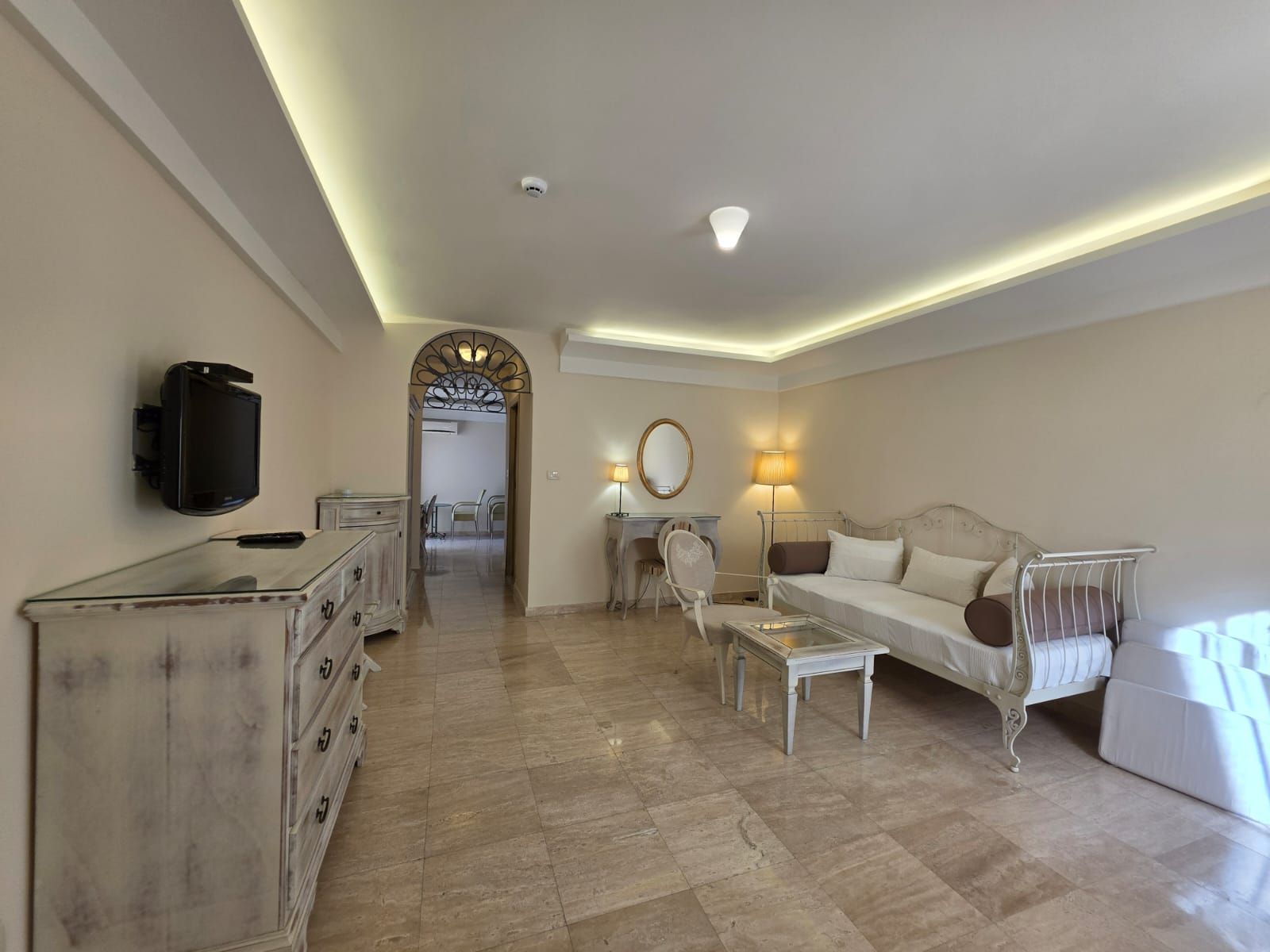 Luksuzni hotel sa spa centrom, restoranom i brojnim sadržajem na prodaju-Sveti Stefan, Crna Gora - Amfora Real Estate