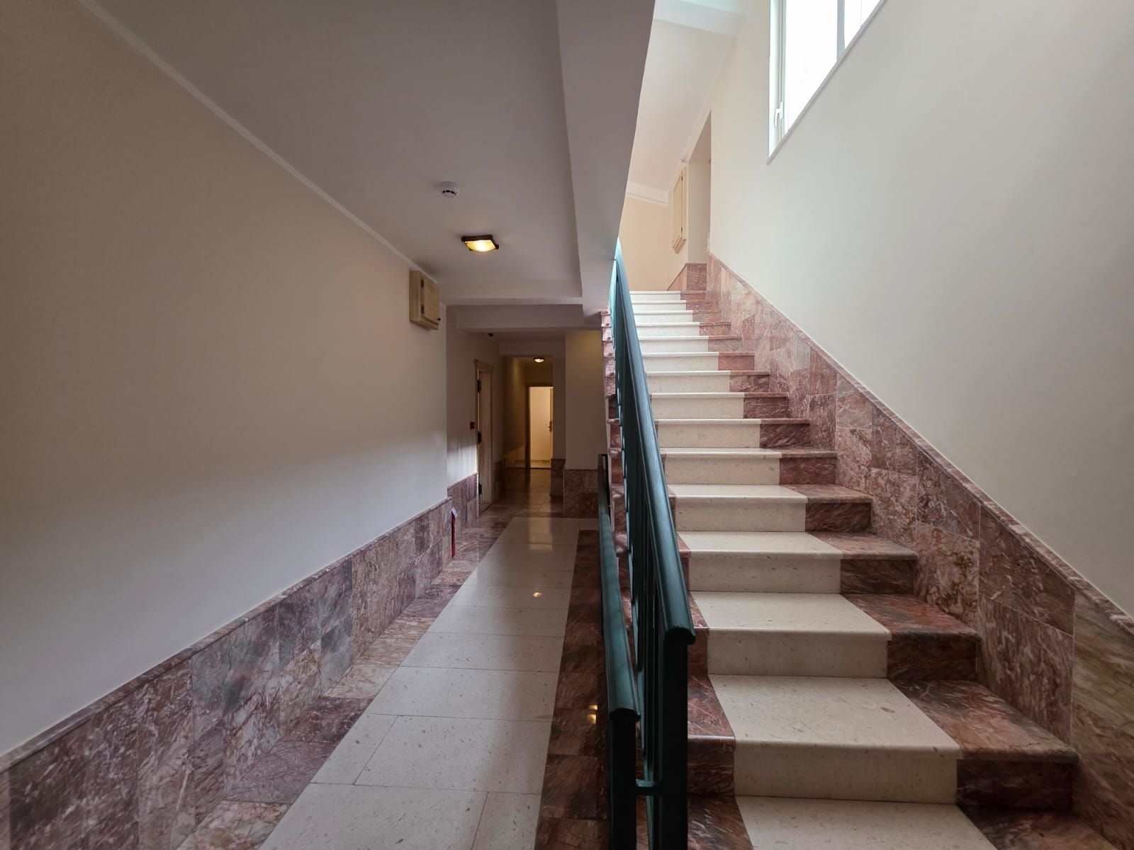 Luksuzni hotel sa spa centrom, restoranom i brojnim sadržajem na prodaju-Sveti Stefan, Crna Gora - Amfora Real Estate