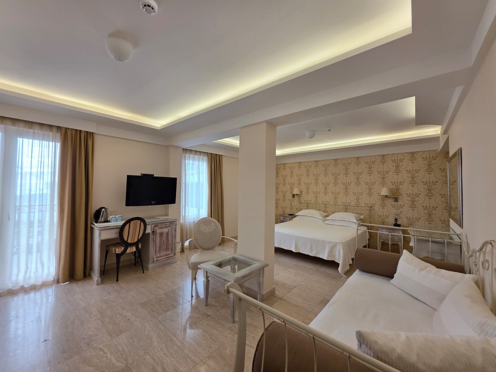 Luksuzni hotel sa spa centrom, restoranom i brojnim sadržajem na prodaju-Sveti Stefan, Crna Gora - Amfora Real Estate