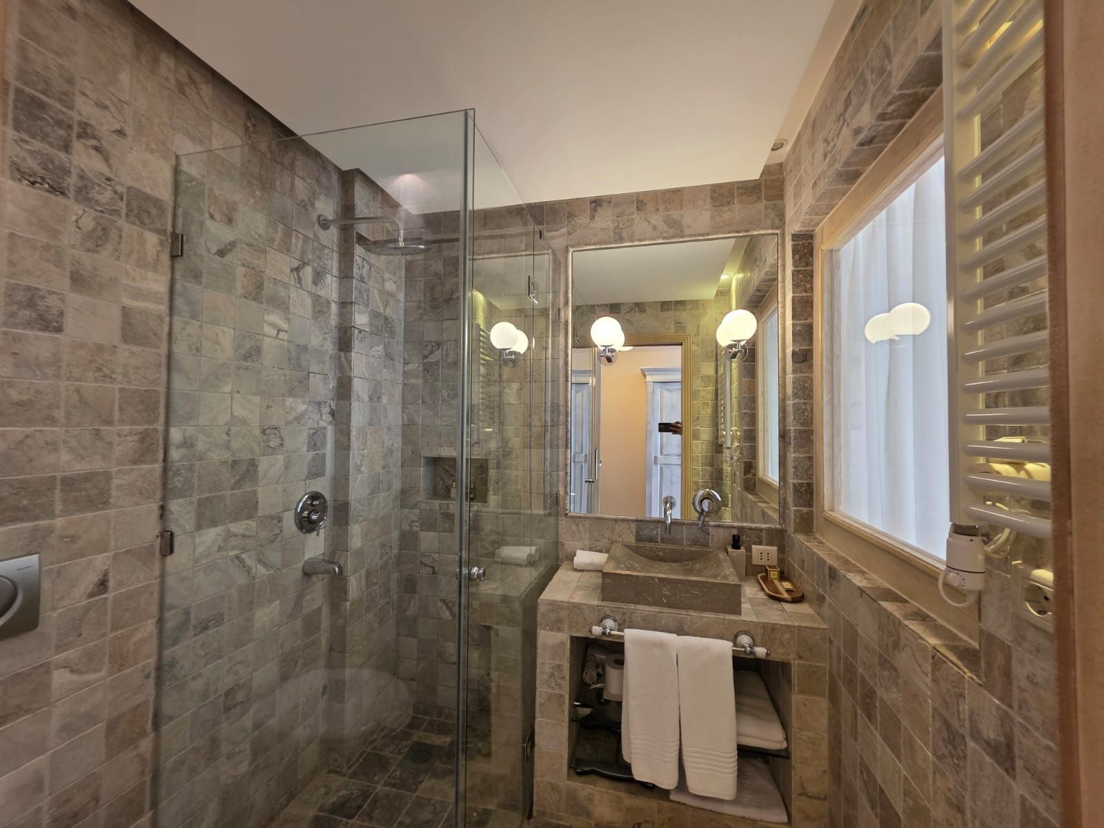 Luksuzni hotel sa spa centrom, restoranom i brojnim sadržajem na prodaju-Sveti Stefan, Crna Gora - Amfora Real Estate