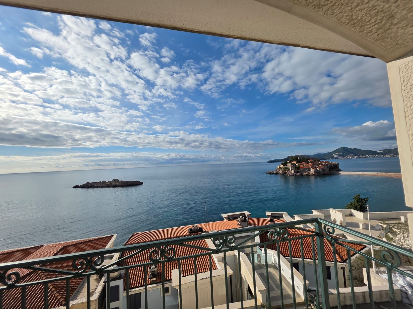 Luksuzni hotel sa spa centrom, restoranom i brojnim sadržajem na prodaju-Sveti Stefan, Crna Gora - Amfora Real Estate