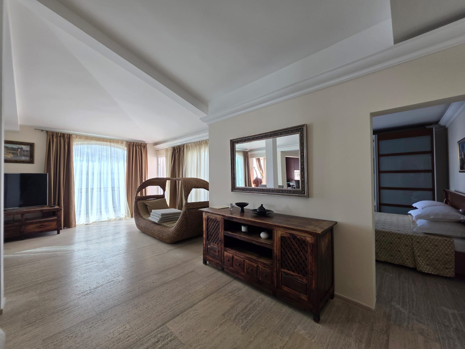 Luksuzni hotel sa spa centrom, restoranom i brojnim sadržajem na prodaju-Sveti Stefan, Crna Gora - Amfora Real Estate