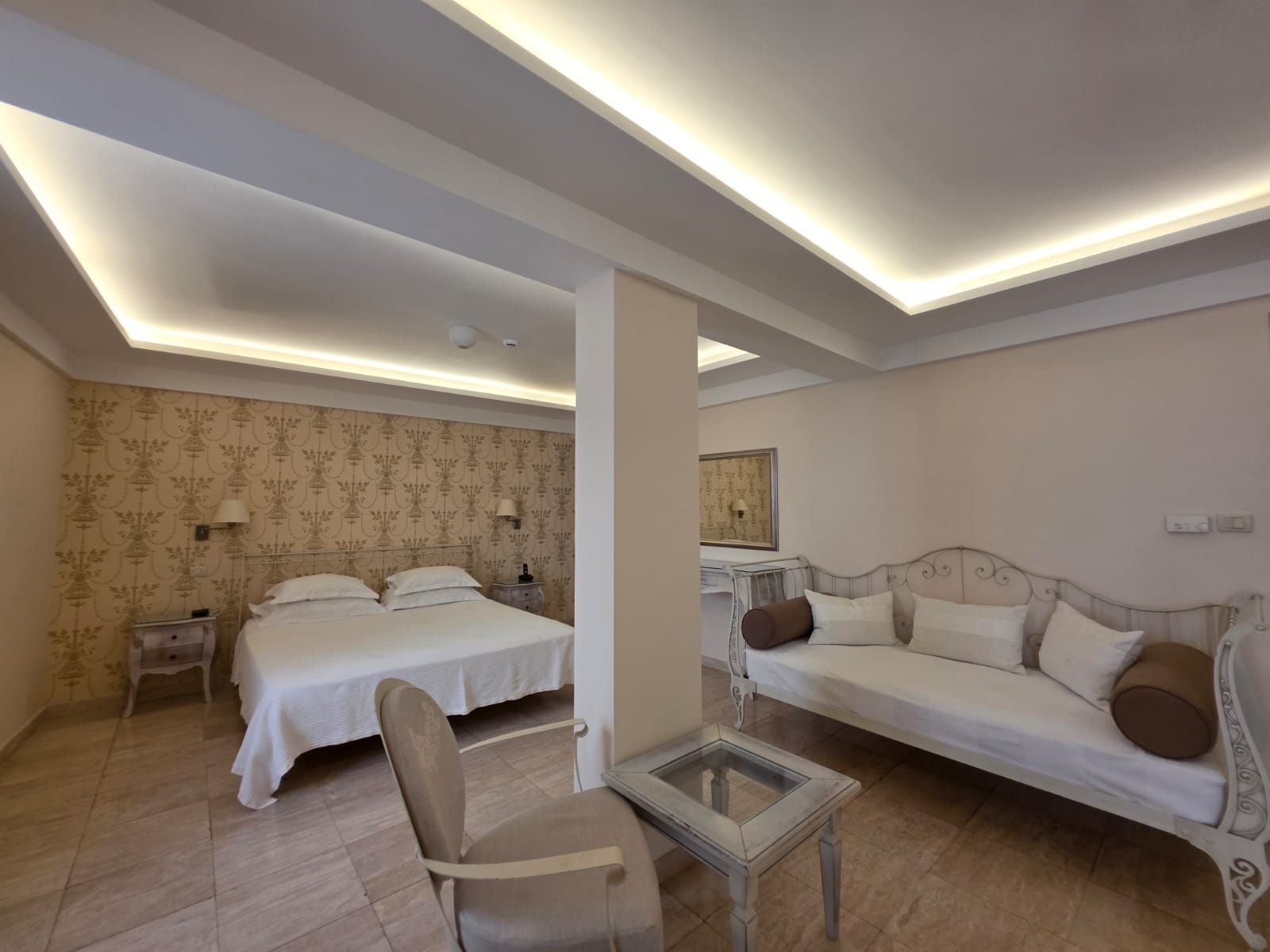 Luksuzni hotel sa spa centrom, restoranom i brojnim sadržajem na prodaju-Sveti Stefan, Crna Gora - Amfora Real Estate