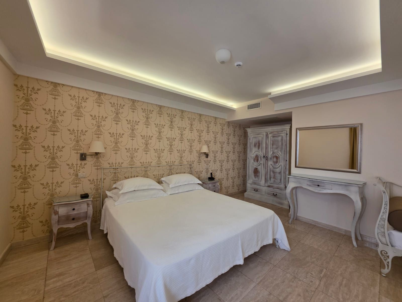 Luksuzni hotel sa spa centrom, restoranom i brojnim sadržajem na prodaju-Sveti Stefan, Crna Gora - Amfora Real Estate