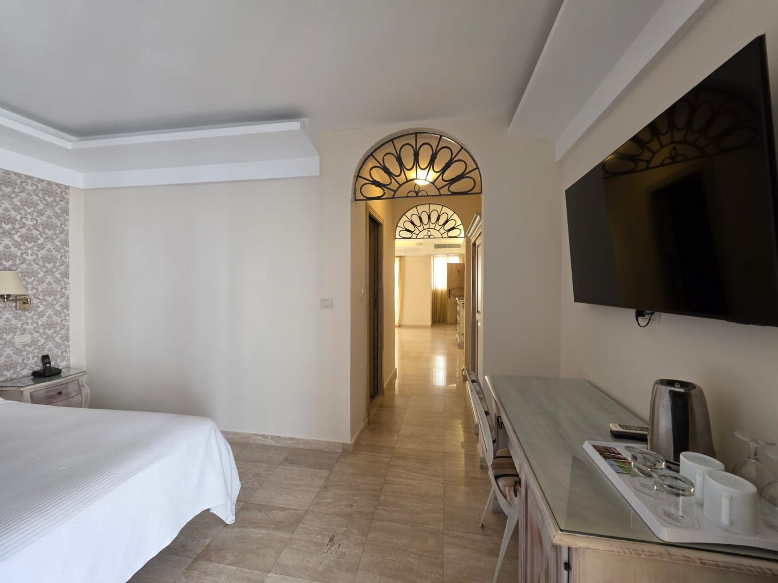 Luksuzni hotel sa spa centrom, restoranom i brojnim sadržajem na prodaju-Sveti Stefan, Crna Gora - Amfora Real Estate