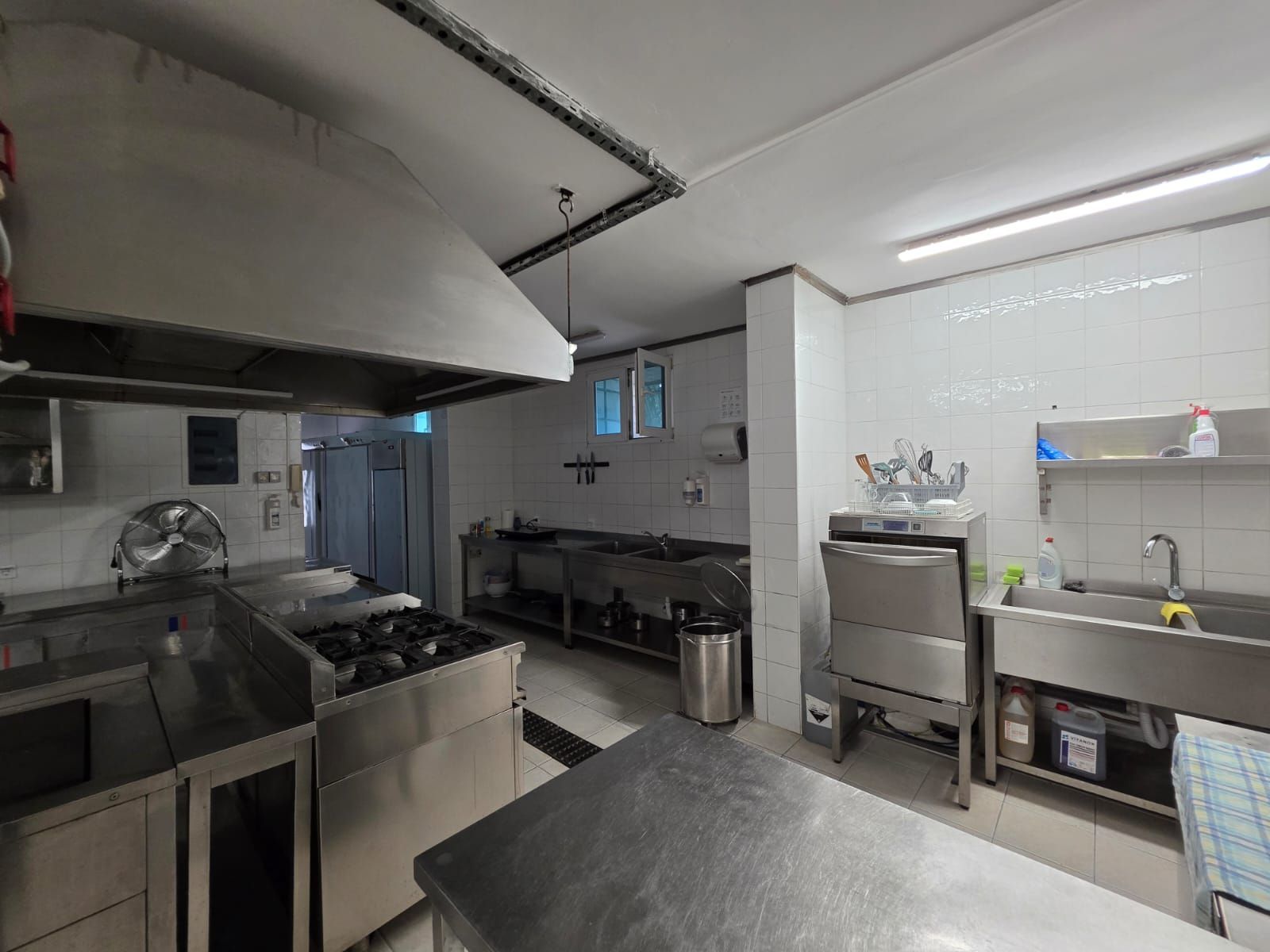 Luksuzni hotel sa spa centrom, restoranom i brojnim sadržajem na prodaju-Sveti Stefan, Crna Gora - Amfora Real Estate