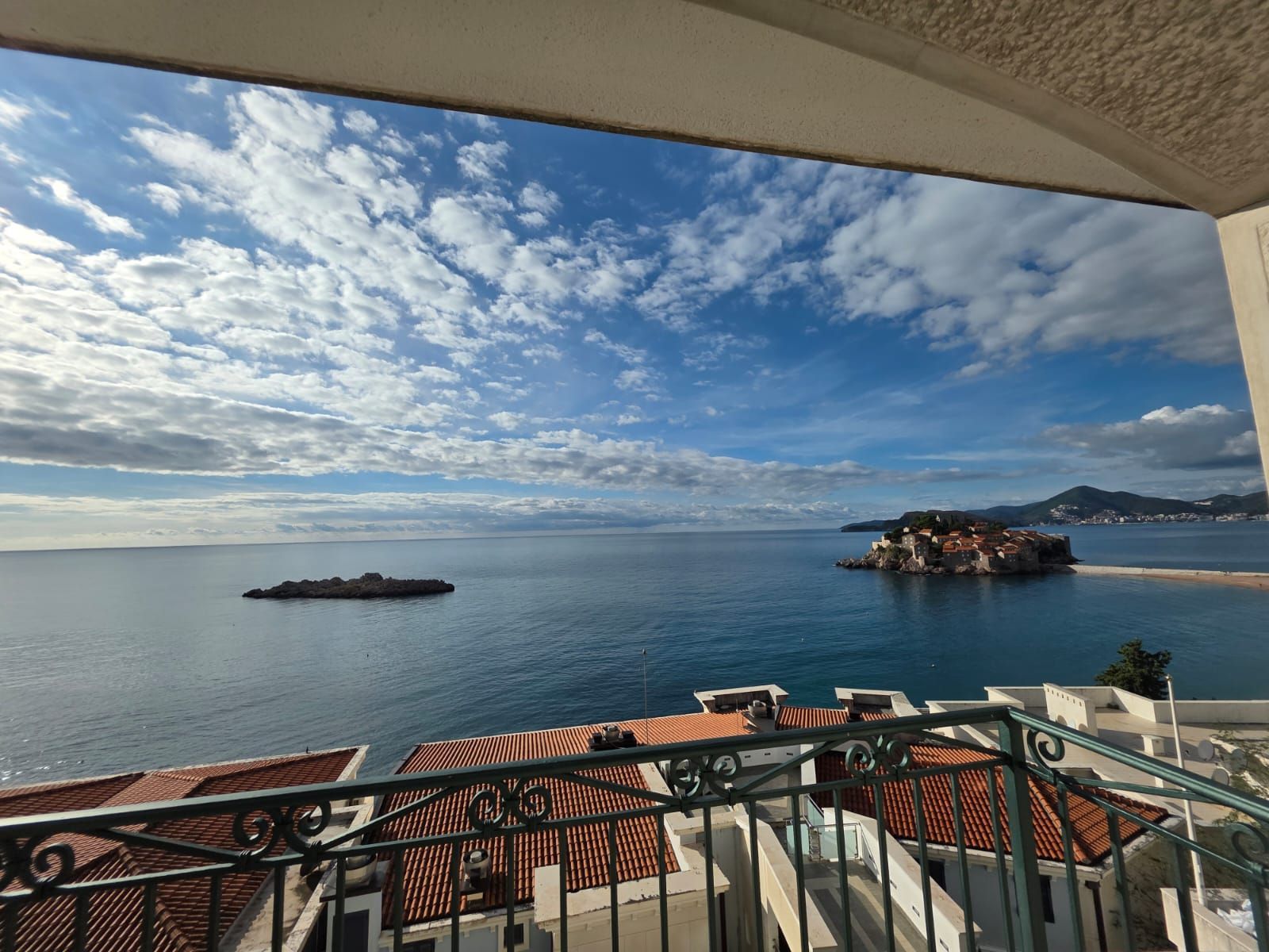 Luksuzni hotel sa spa centrom, restoranom i brojnim sadržajem na prodaju-Sveti Stefan, Crna Gora - Amfora Real Estate