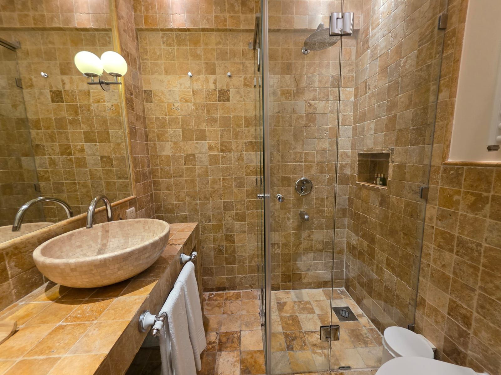 Luksuzni hotel sa spa centrom, restoranom i brojnim sadržajem na prodaju-Sveti Stefan, Crna Gora - Amfora Real Estate