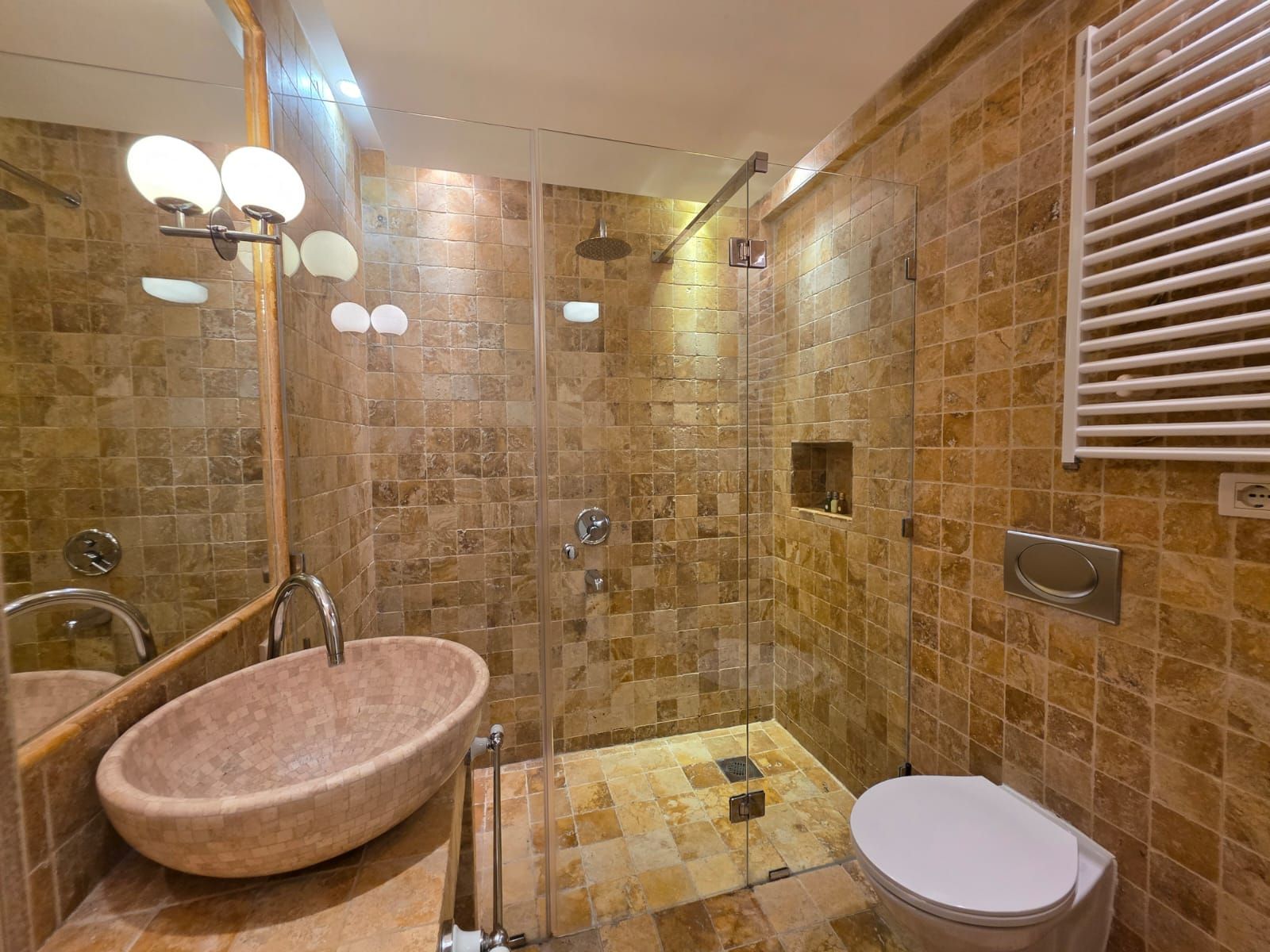 Luksuzni hotel sa spa centrom, restoranom i brojnim sadržajem na prodaju-Sveti Stefan, Crna Gora - Amfora Real Estate