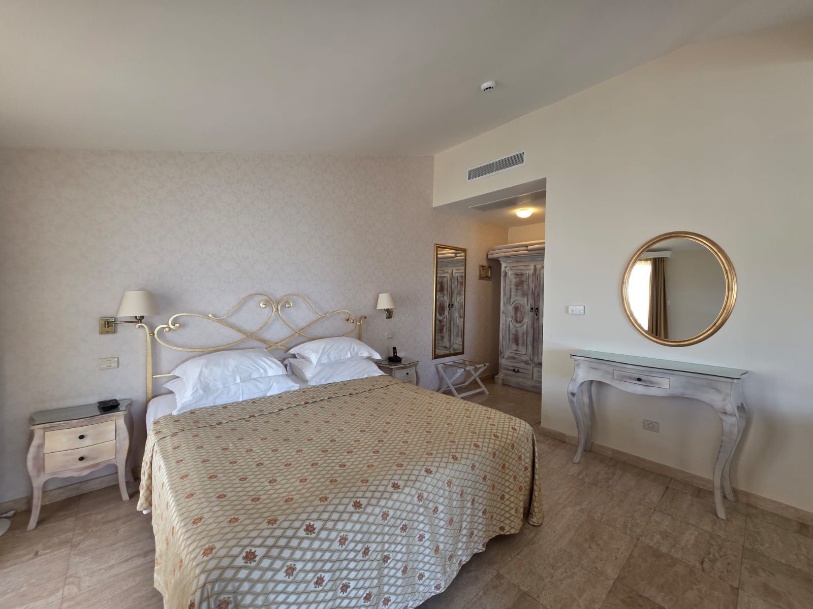 Luksuzni hotel sa spa centrom, restoranom i brojnim sadržajem na prodaju-Sveti Stefan, Crna Gora - Amfora Real Estate