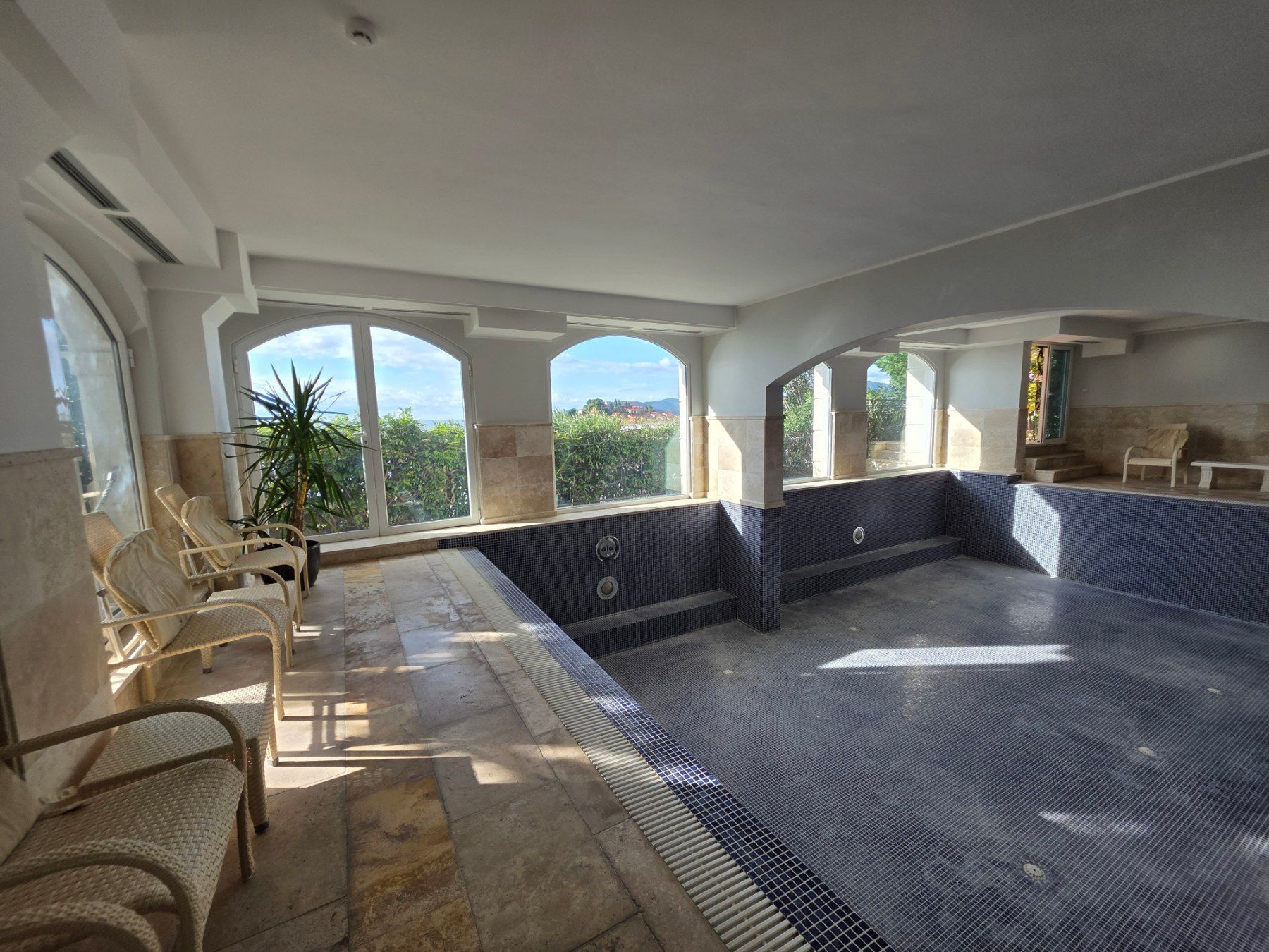 Luksuzni hotel sa spa centrom, restoranom i brojnim sadržajem na prodaju-Sveti Stefan, Crna Gora - Amfora Real Estate