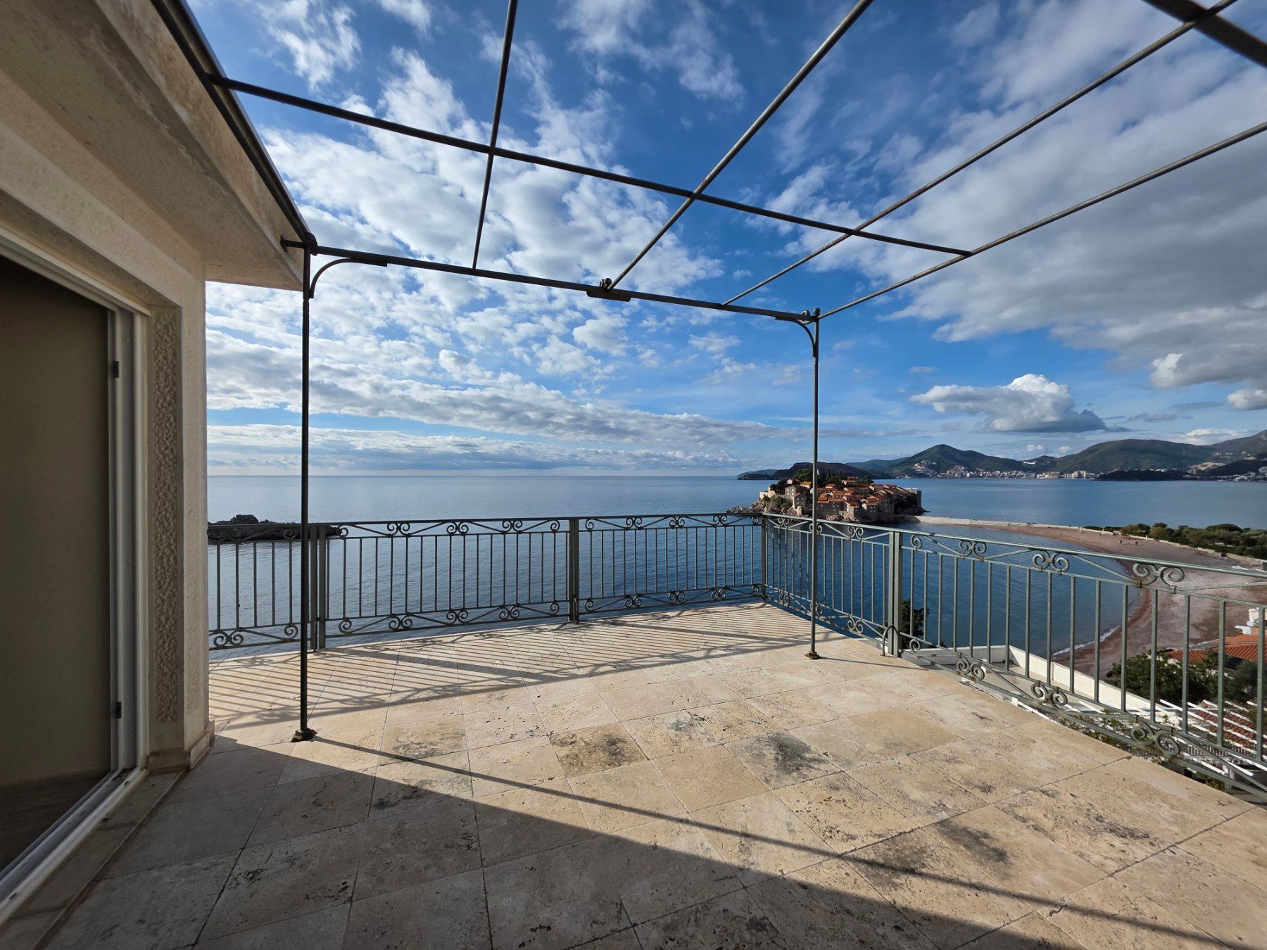 Luksuzni hotel sa spa centrom, restoranom i brojnim sadržajem na prodaju-Sveti Stefan, Crna Gora - Amfora Real Estate