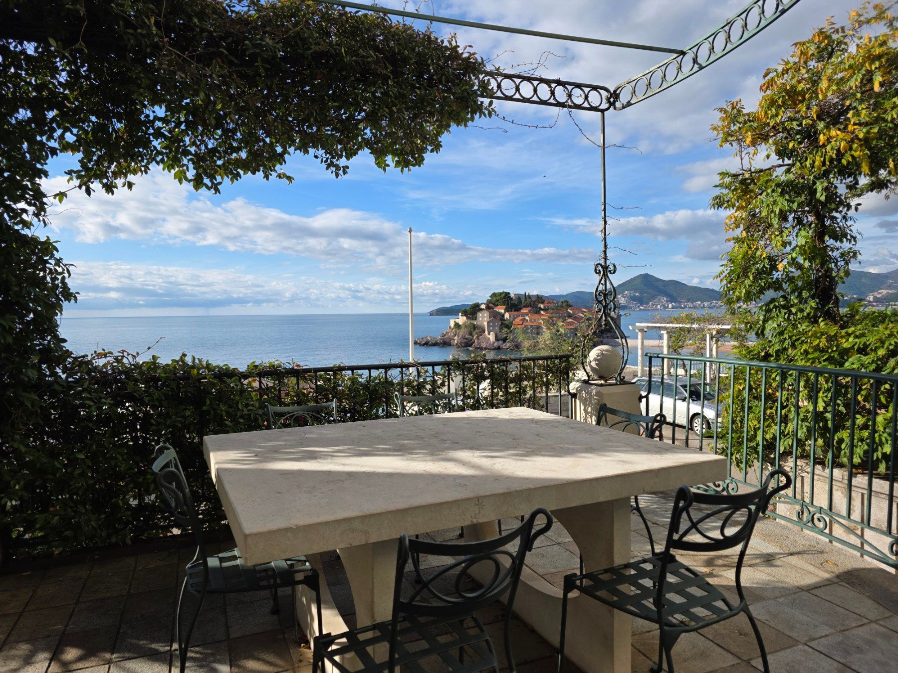 Luksuzni hotel sa spa centrom, restoranom i brojnim sadržajem na prodaju-Sveti Stefan, Crna Gora - Amfora Real Estate