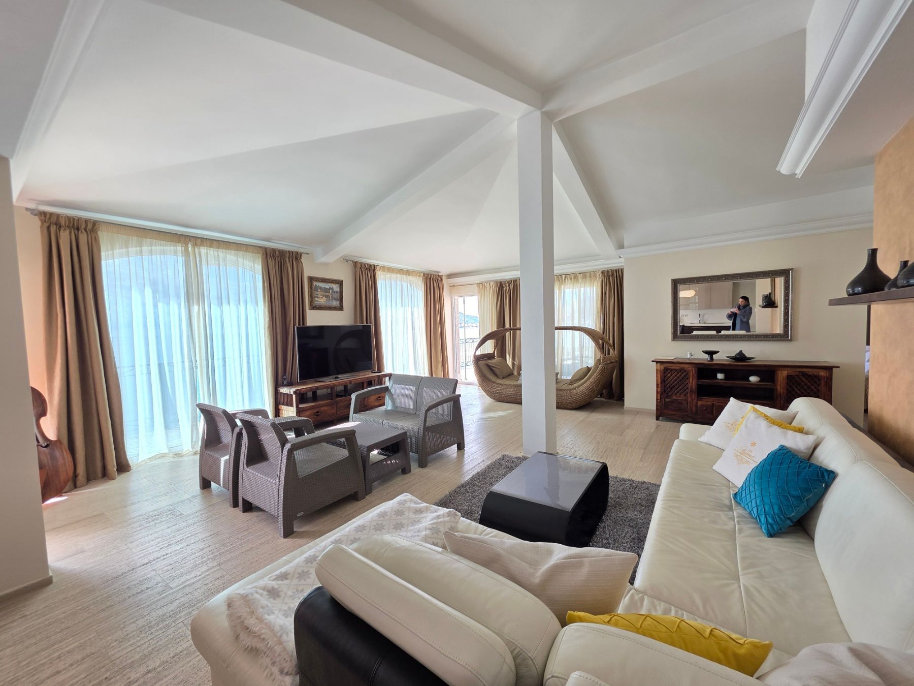 Luksuzni hotel sa spa centrom, restoranom i brojnim sadržajem na prodaju-Sveti Stefan, Crna Gora - Amfora Real Estate