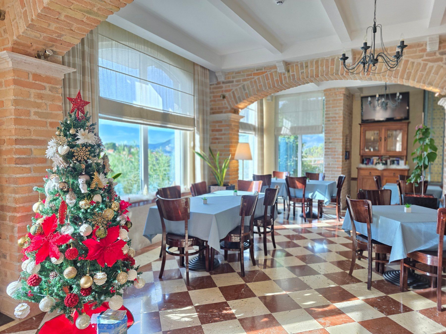 Luksuzni hotel sa spa centrom, restoranom i brojnim sadržajem na prodaju-Sveti Stefan, Crna Gora - Amfora Real Estate