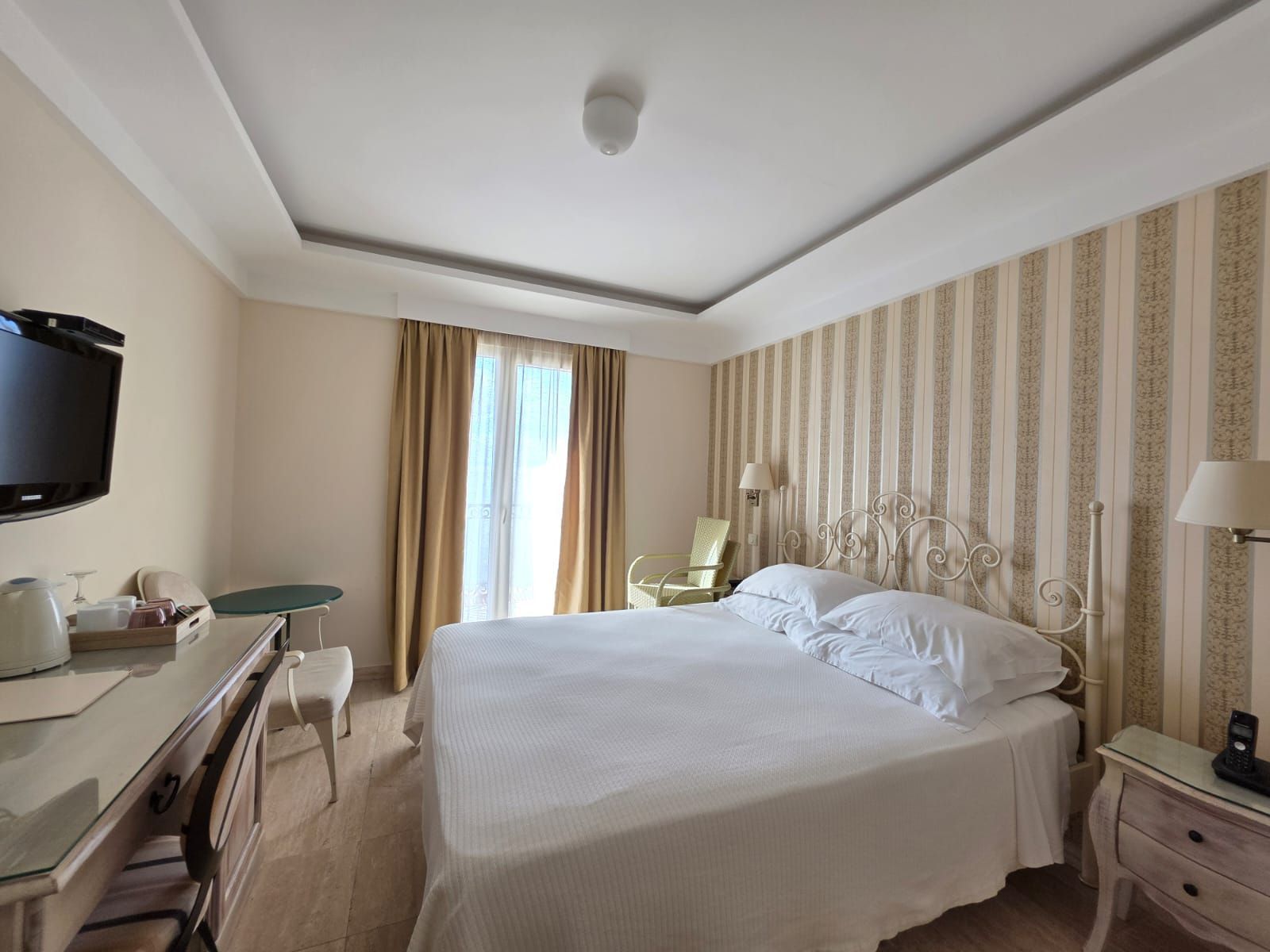 Luksuzni hotel sa spa centrom, restoranom i brojnim sadržajem na prodaju-Sveti Stefan, Crna Gora - Amfora Real Estate