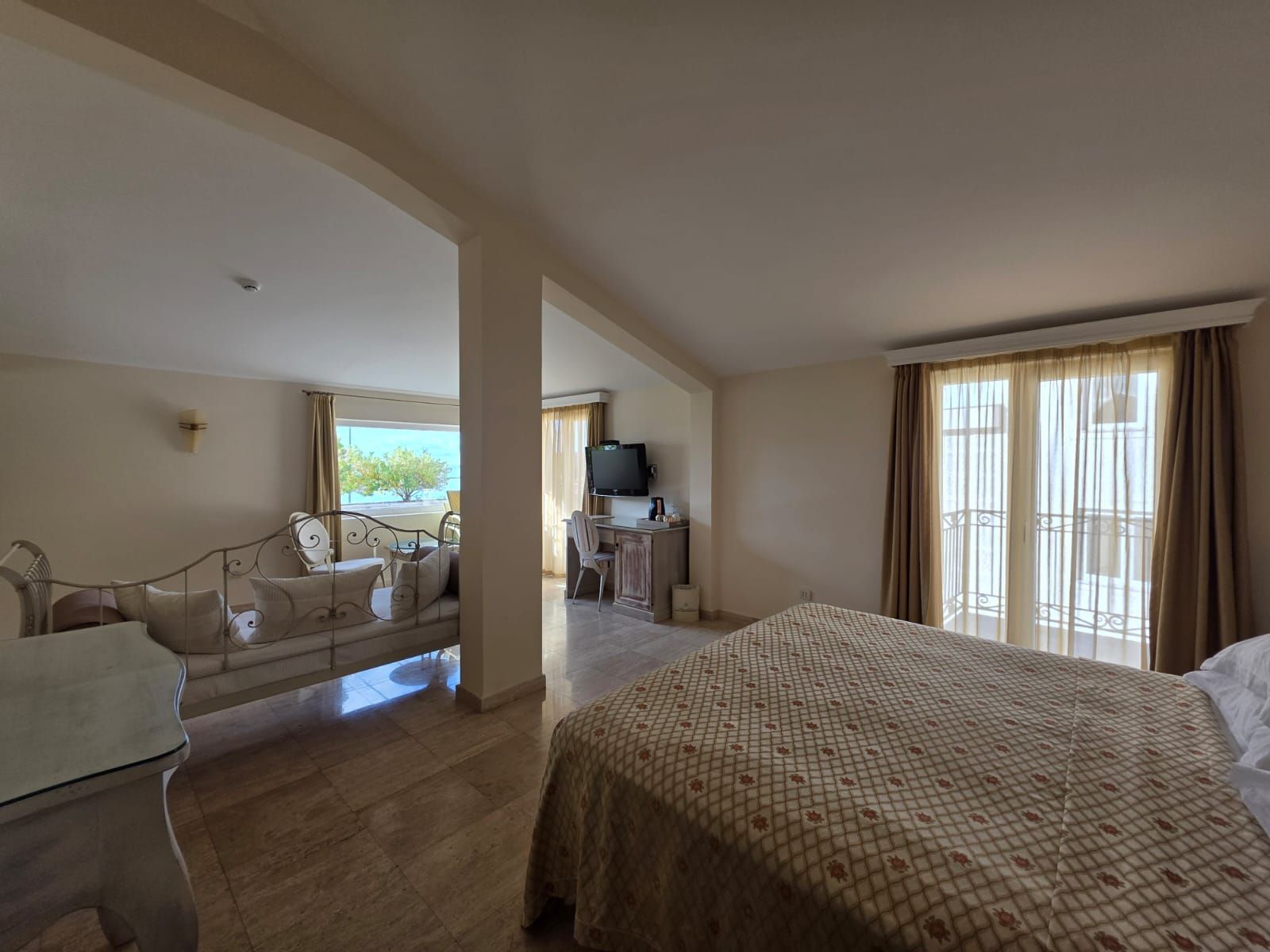 Luksuzni hotel sa spa centrom, restoranom i brojnim sadržajem na prodaju-Sveti Stefan, Crna Gora - Amfora Real Estate