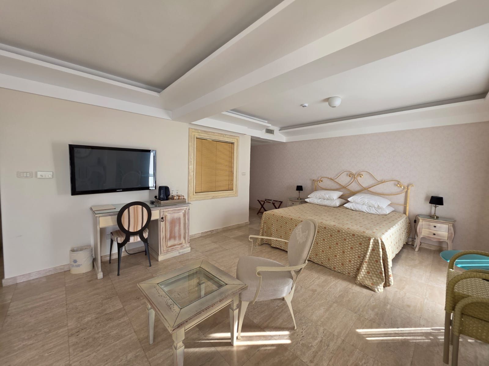 Luksuzni hotel sa spa centrom, restoranom i brojnim sadržajem na prodaju-Sveti Stefan, Crna Gora - Amfora Real Estate