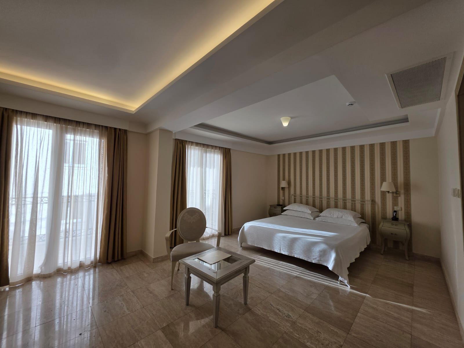 Luksuzni hotel sa spa centrom, restoranom i brojnim sadržajem na prodaju-Sveti Stefan, Crna Gora - Amfora Real Estate