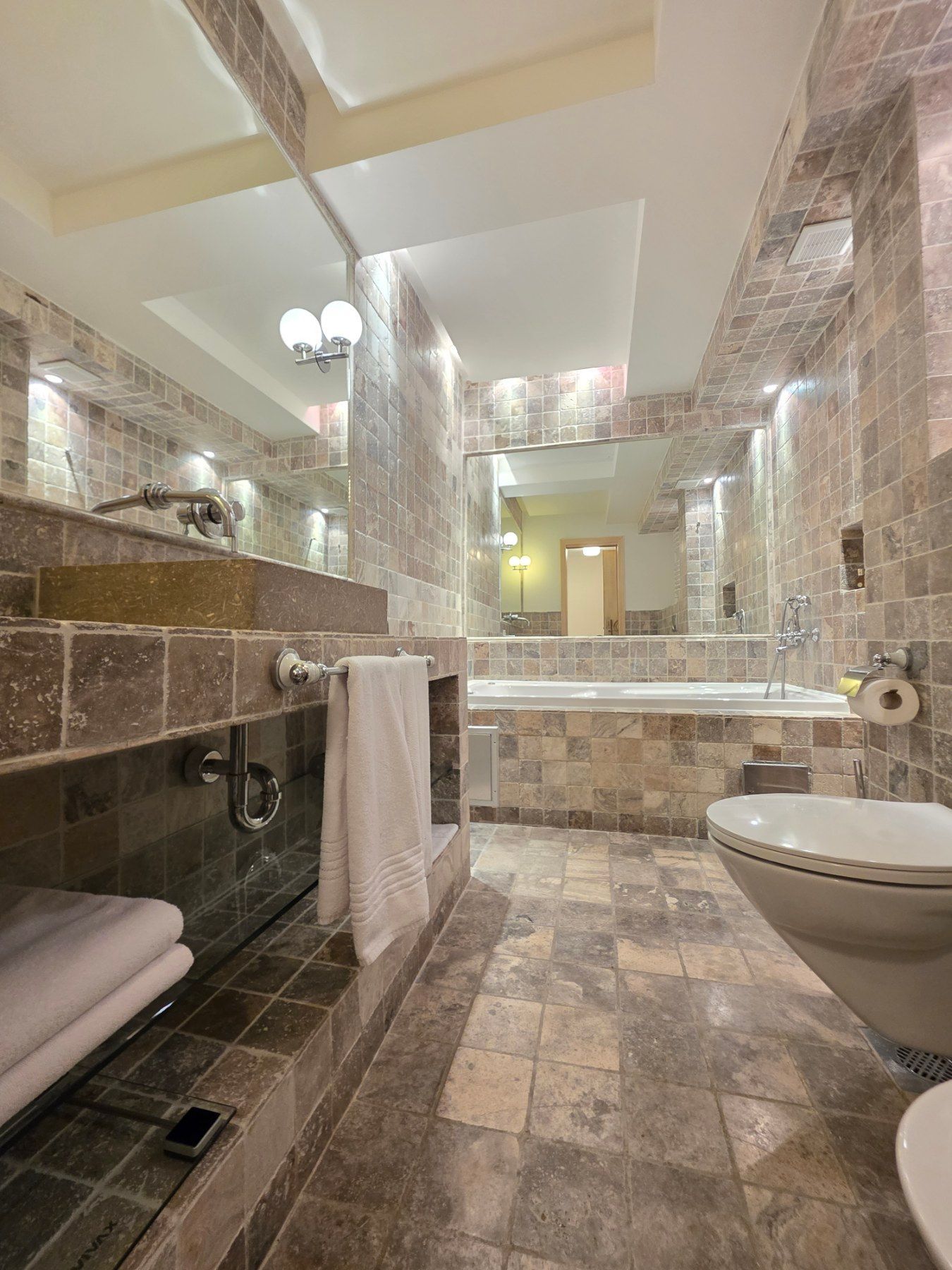 Luksuzni hotel sa spa centrom, restoranom i brojnim sadržajem na prodaju-Sveti Stefan, Crna Gora - Amfora Real Estate