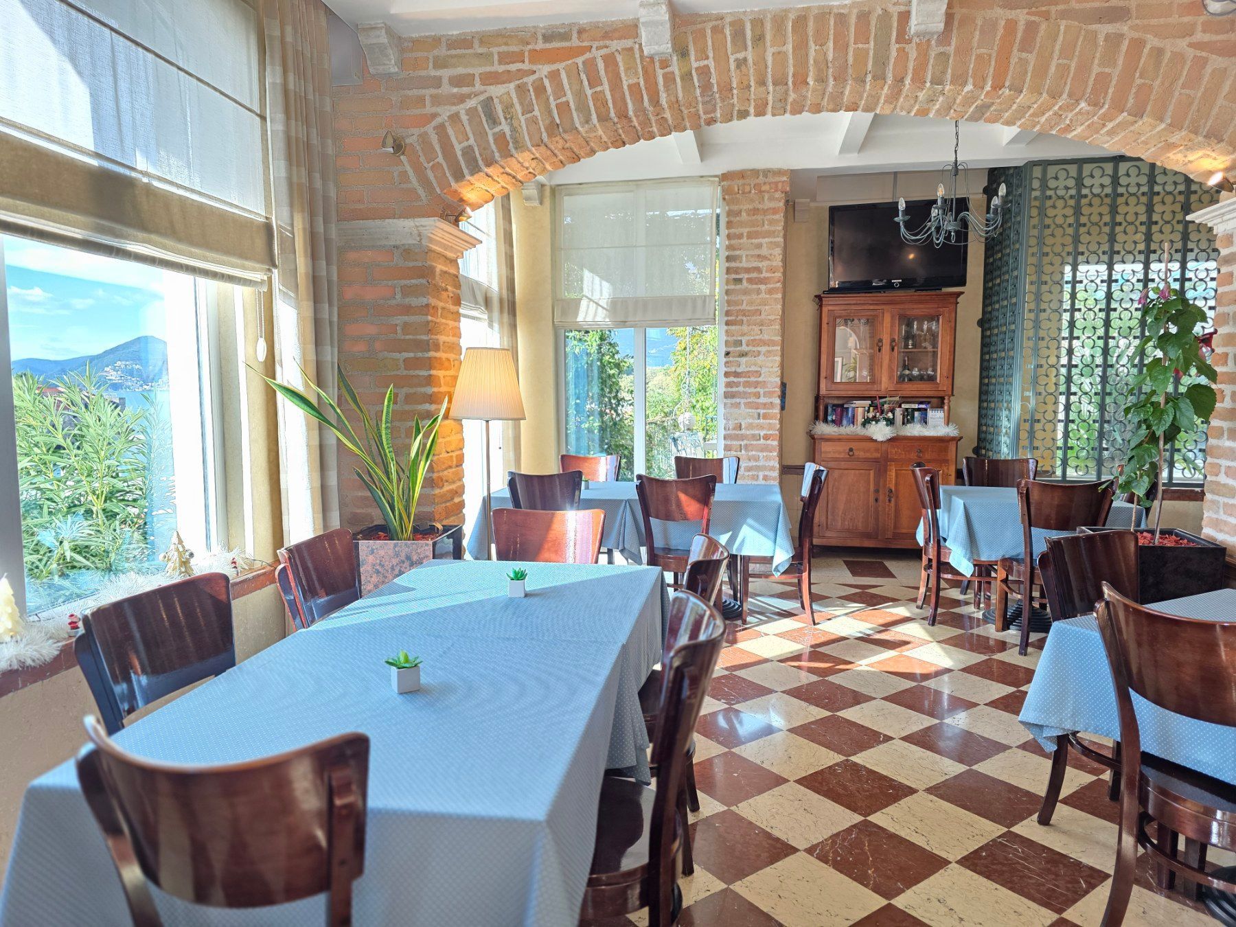 Luksuzni hotel sa spa centrom, restoranom i brojnim sadržajem na prodaju-Sveti Stefan, Crna Gora - Amfora Real Estate