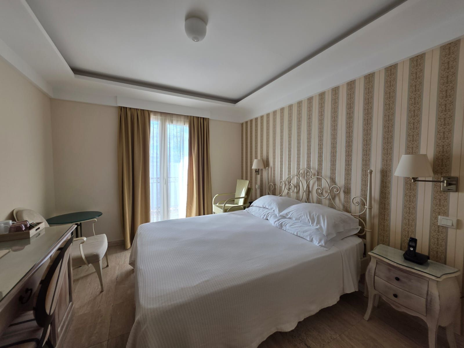 Luksuzni hotel sa spa centrom, restoranom i brojnim sadržajem na prodaju-Sveti Stefan, Crna Gora - Amfora Real Estate